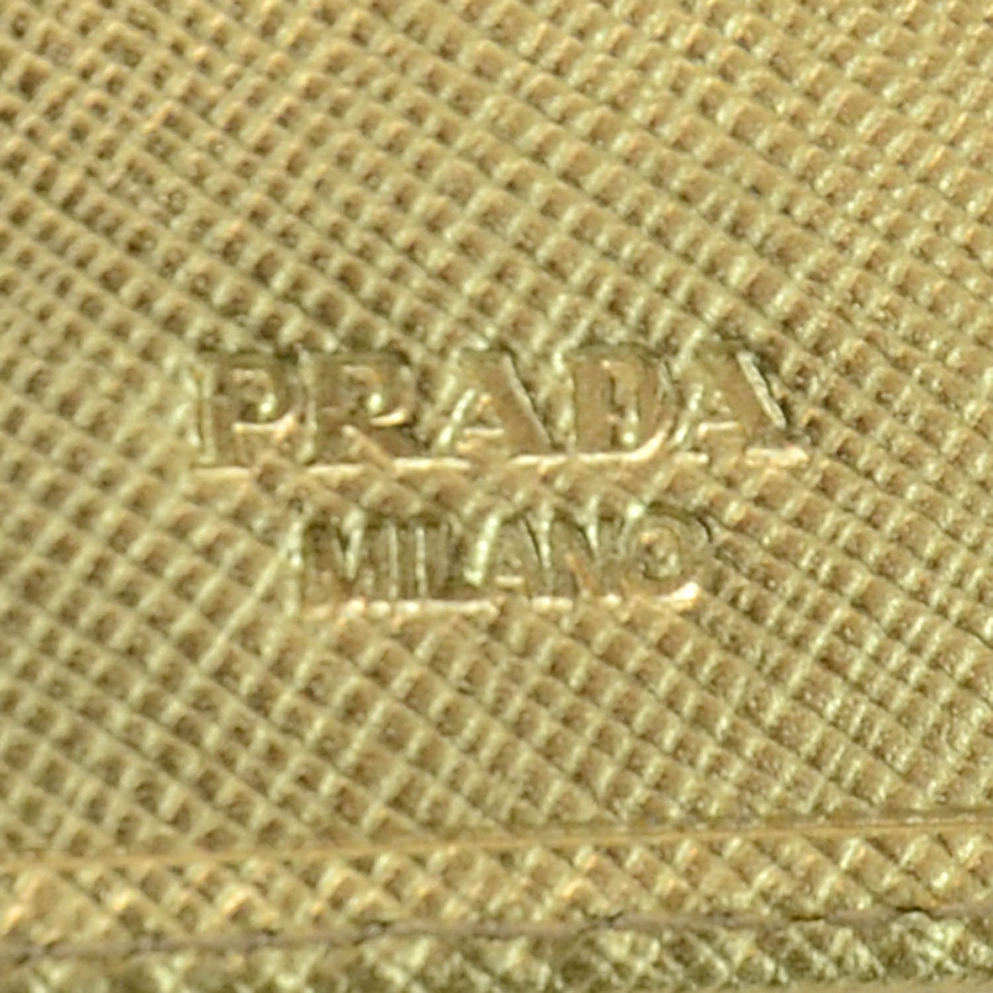 Saffiano Metal Bi-Fold Wallet Platino