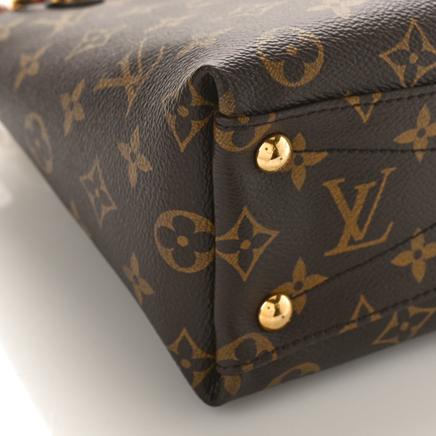 Monogram V Tote MM Black