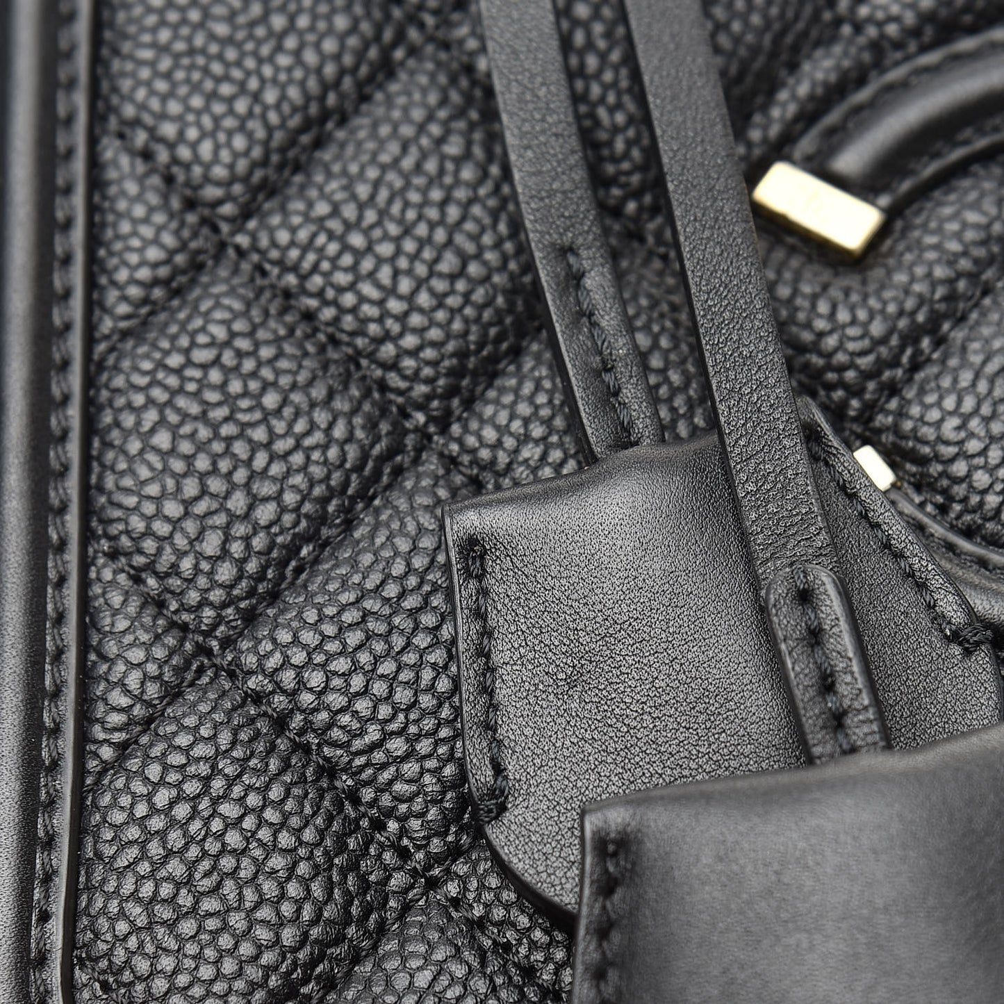 Caviar Quilted Medium CC Filigree Vanity Case Black