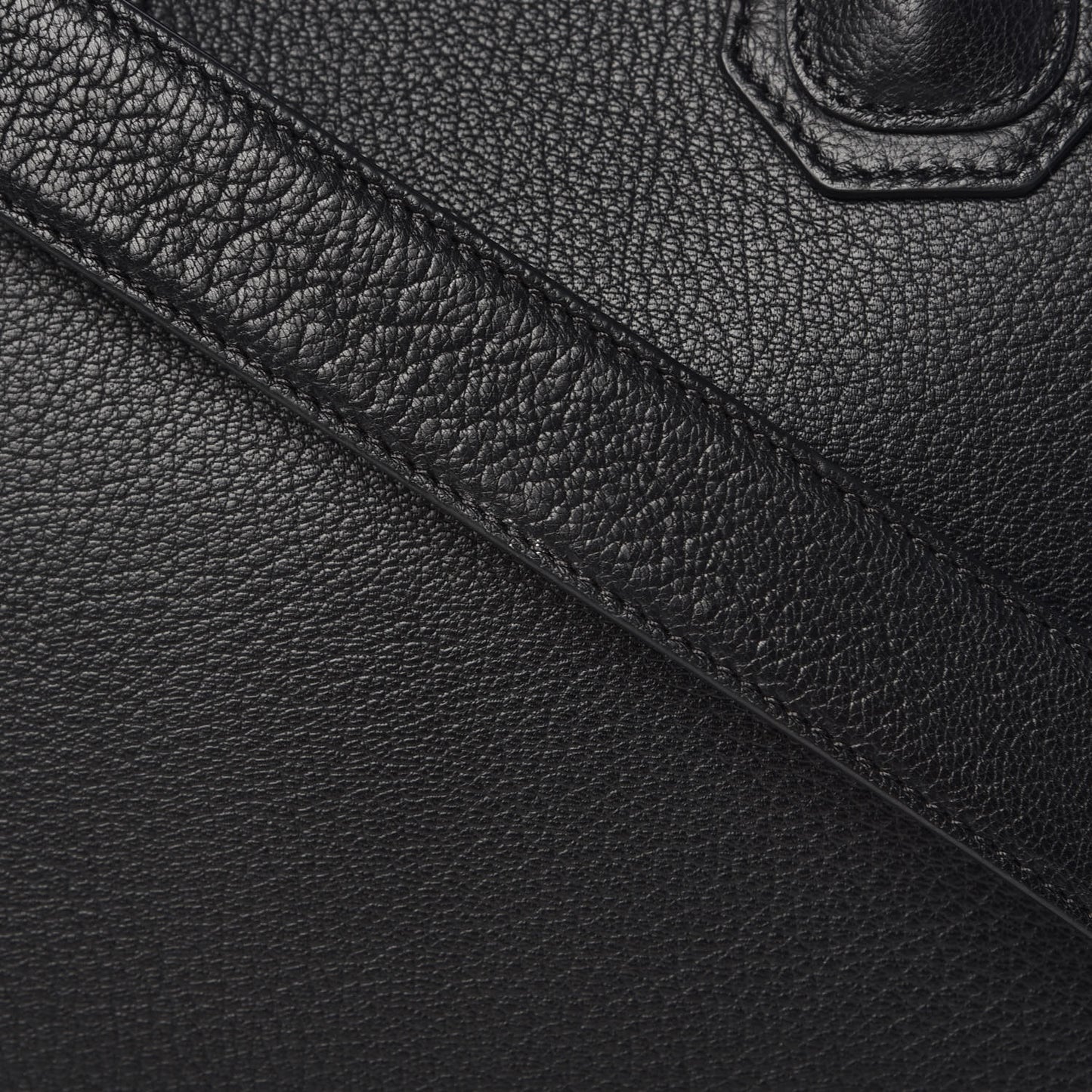 Sugar Goatskin Medium Antigona Black
