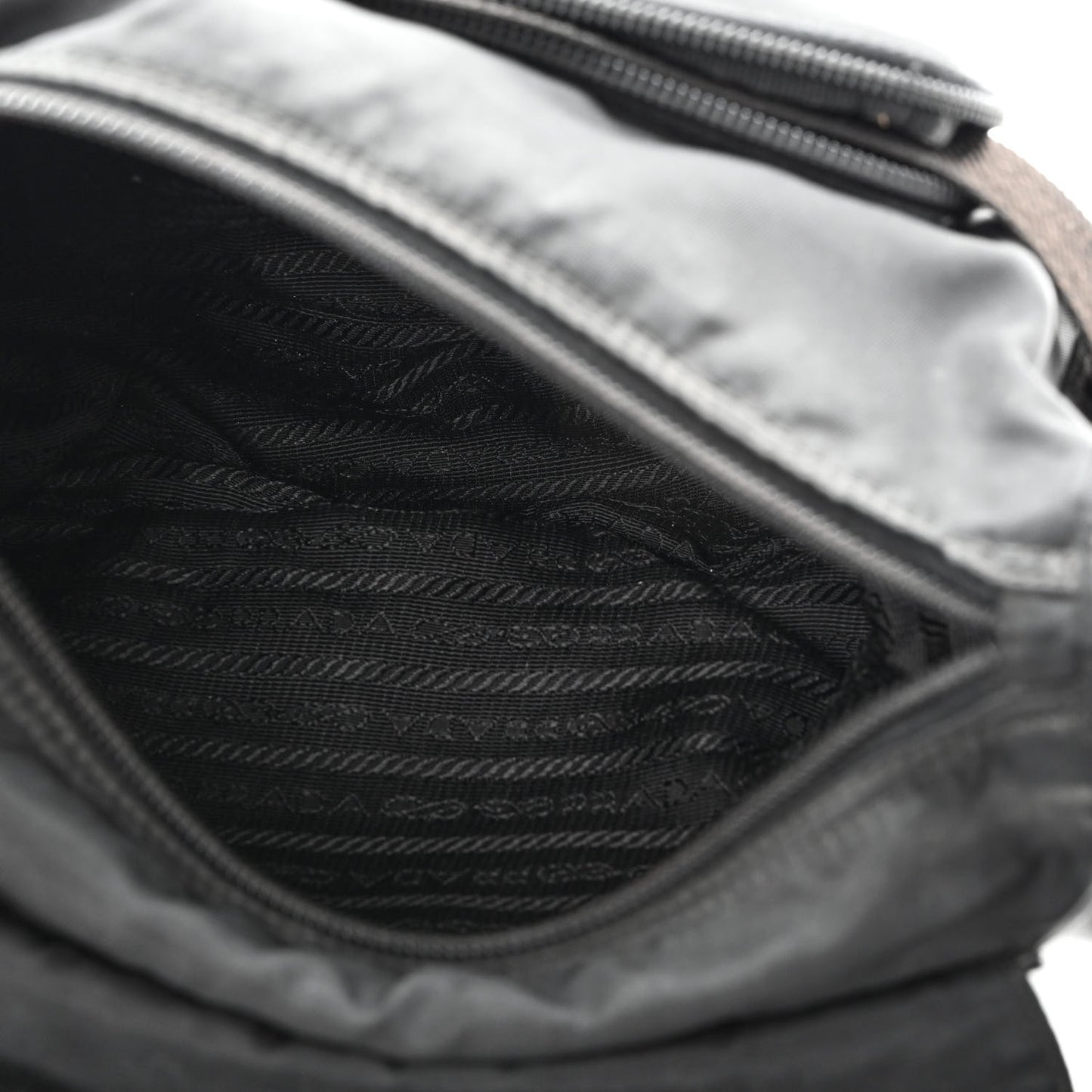 Nylon Vela Messenger Black