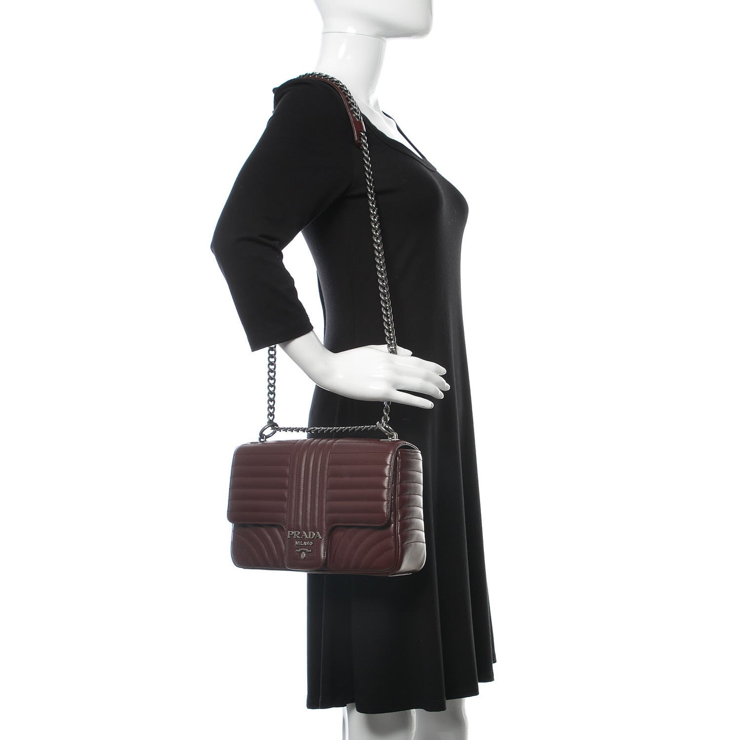 Soft Calfskin Impunture Diagramme Large Chain Flap Shoulder Bag Granato