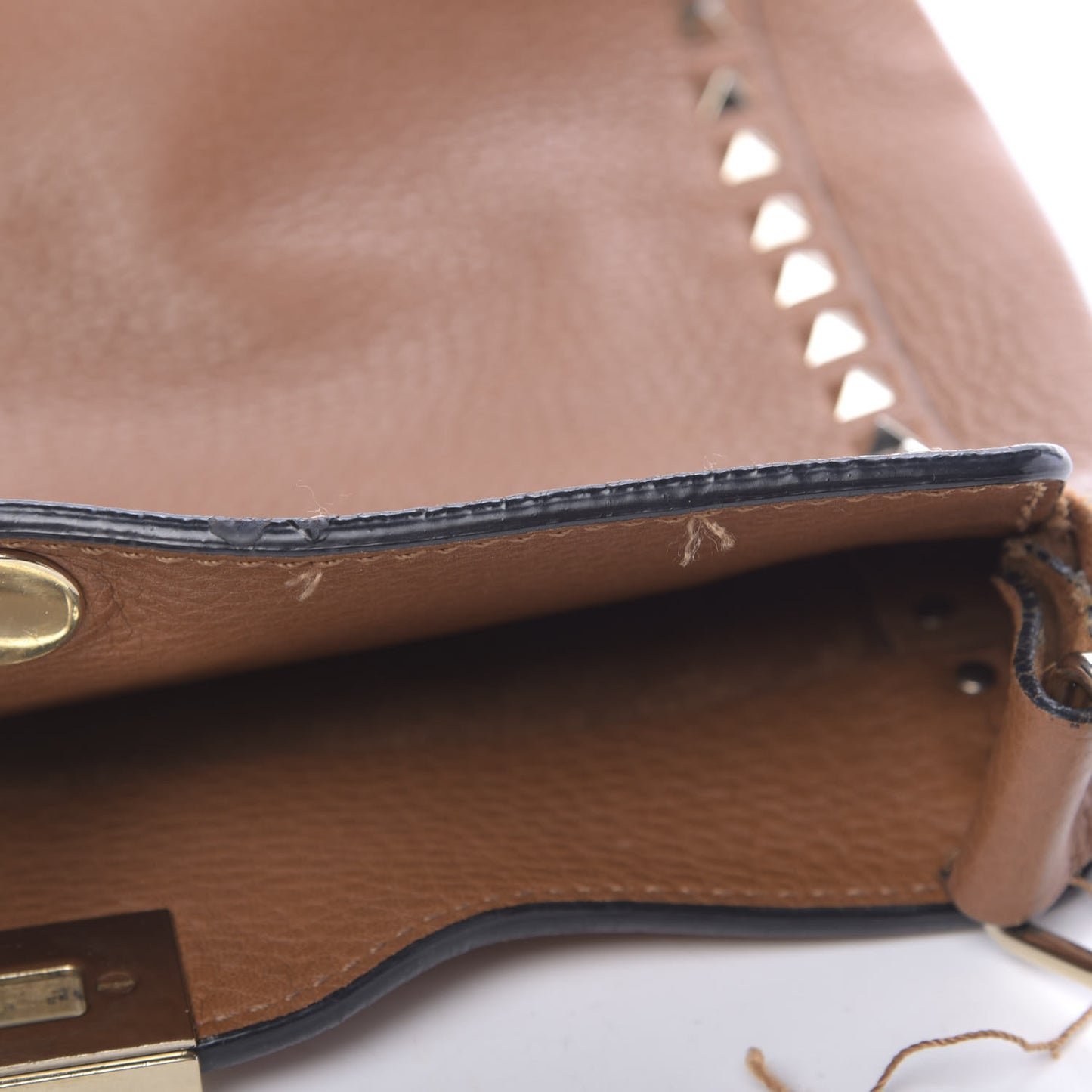 Pebbled Calfskin Small Rockstud Flip-Lock Messenger Bag Light Cuir