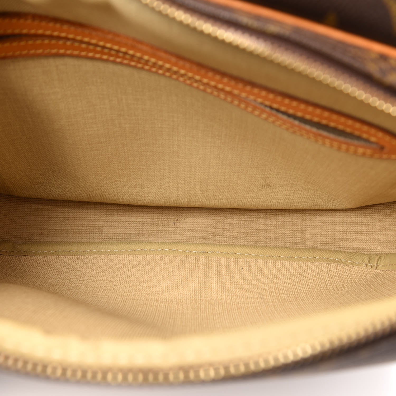 Louis Vuitton Monogram Reporter PM 6 of 14