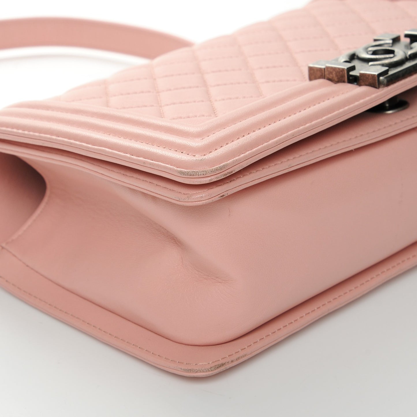 Lambskin Quilted Medium Boy Flap Light Pink