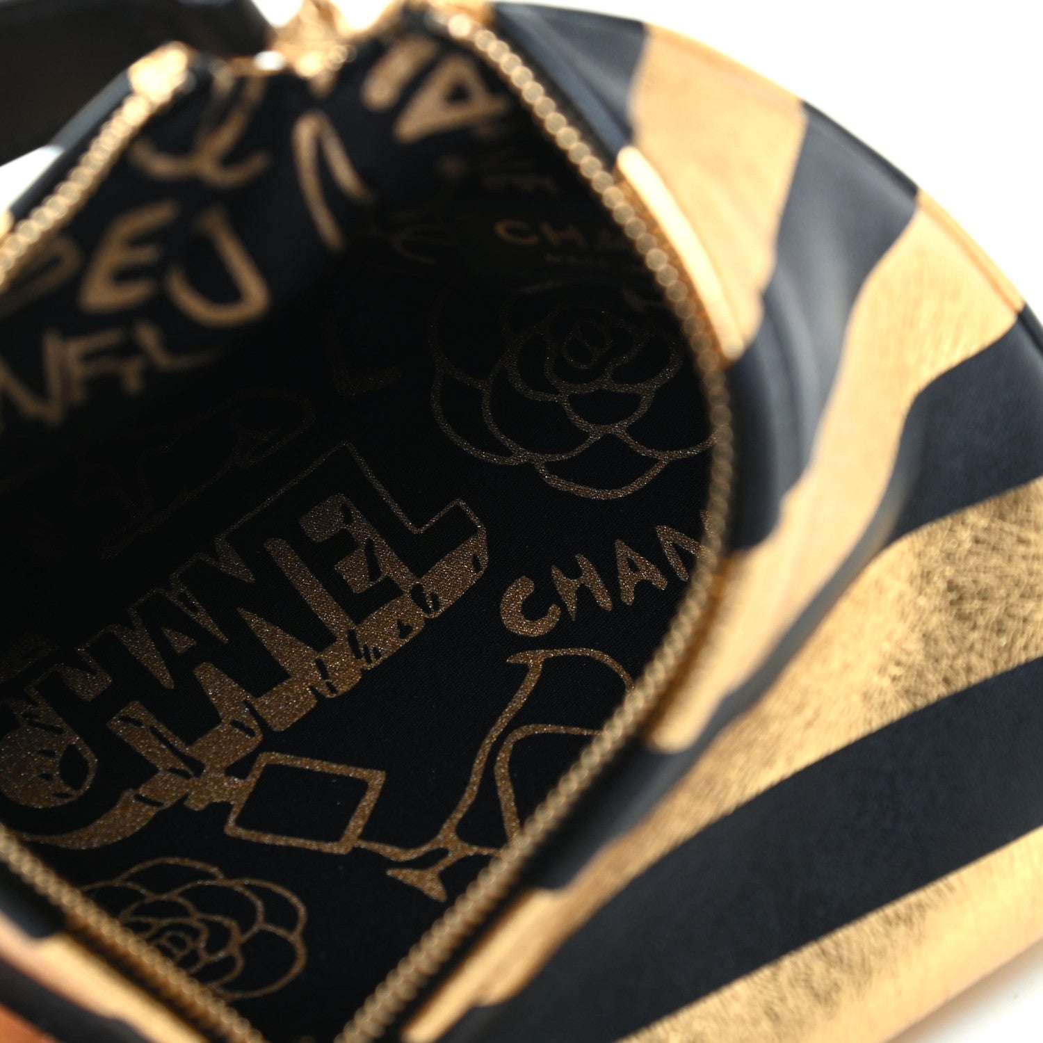 Chanel Metallic Lambskin CC Kheops Pyramid Bag Gold Black 5 of 8