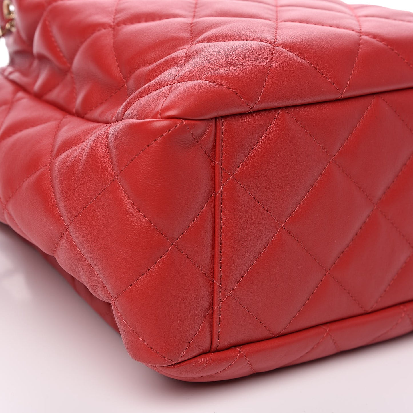 Lambskin Quilted Chain Drawstring Bag Red
