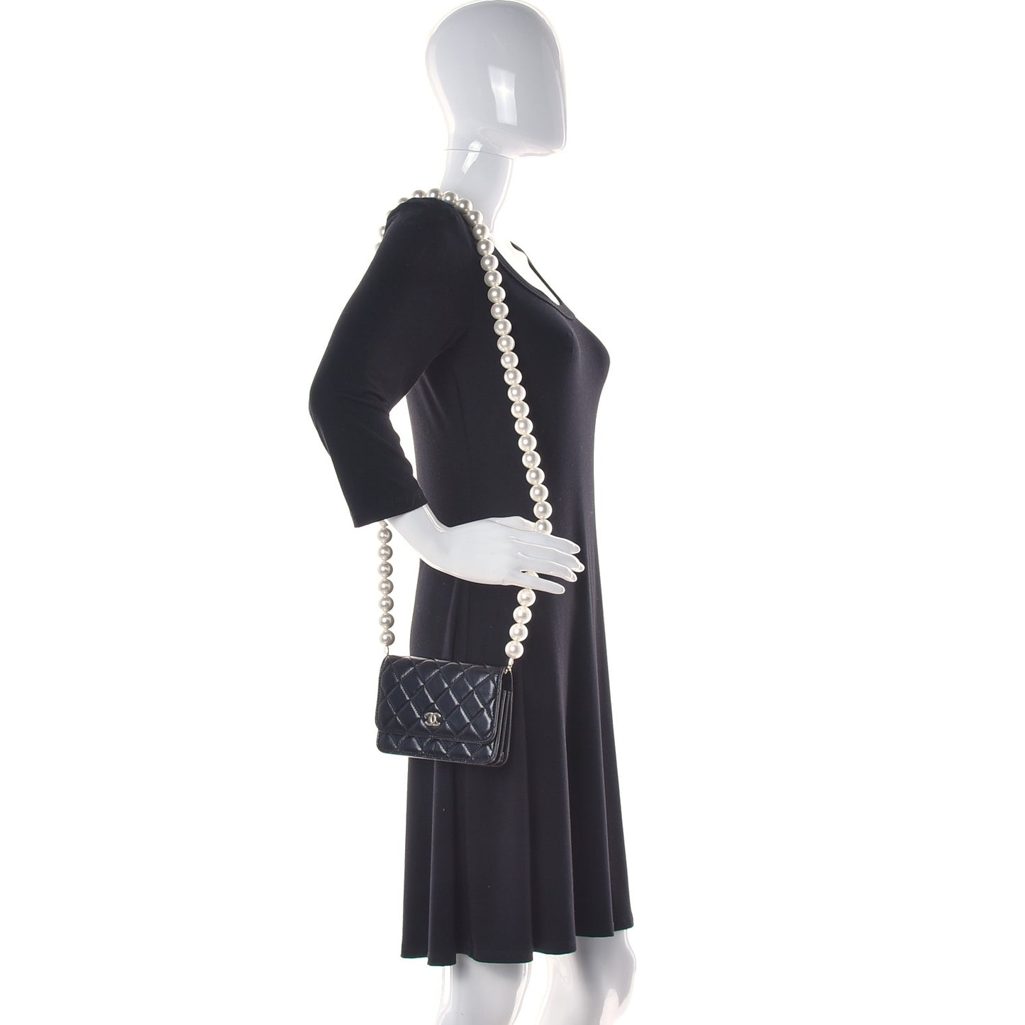 Calfskin Quilted Maxi Pearls Clutch With Chain Black
