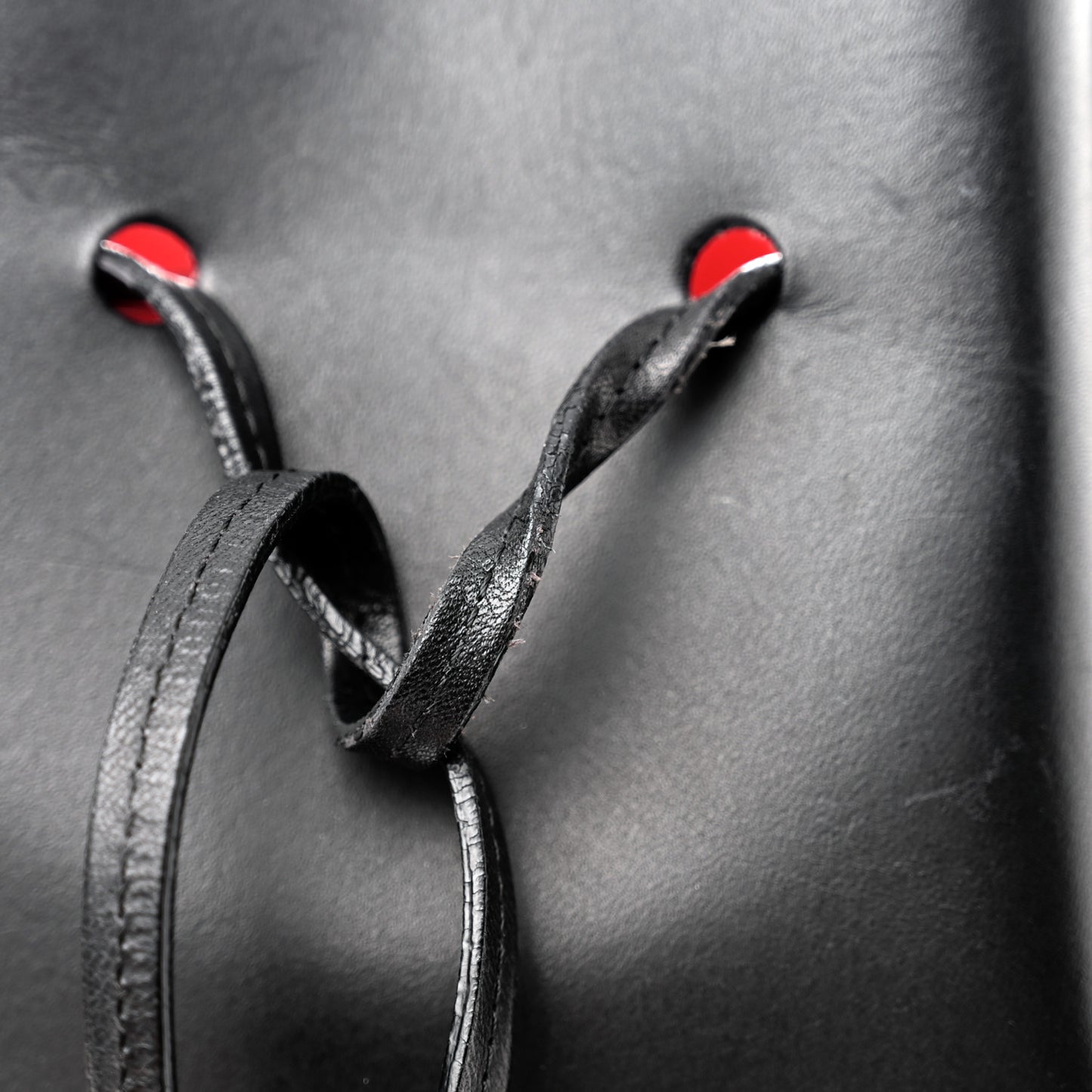 Vegetable Tanned Calfskin Bucket Bag Black Flamma