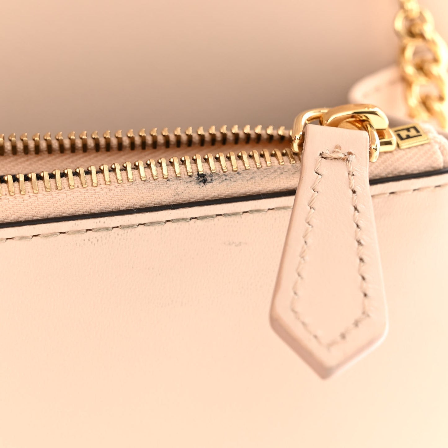 Vitello King Tamponato Logo Embossed Medium Wallet On Chain Poudre