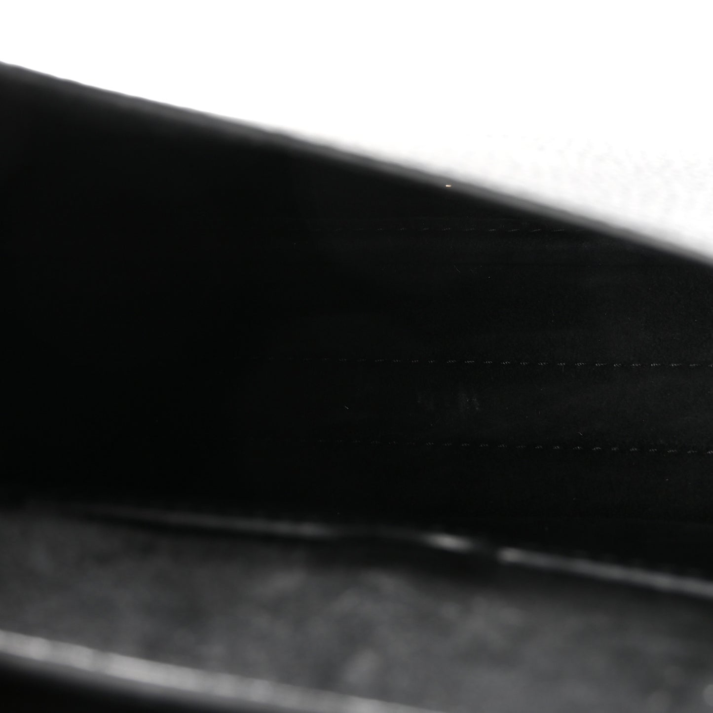 Grained Calfskin Medium Bobby Flap Black