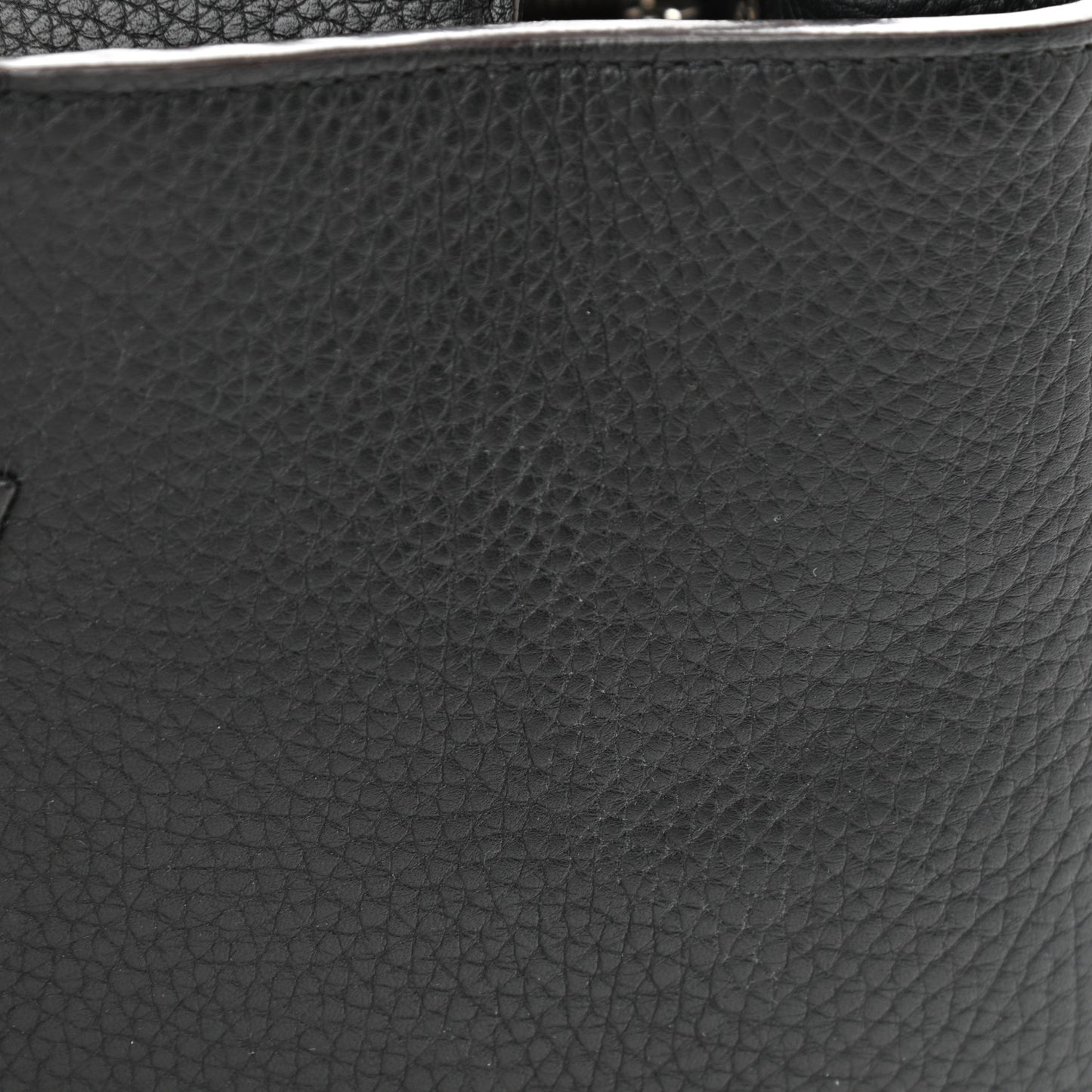 Taurillon Capucines PM Black
