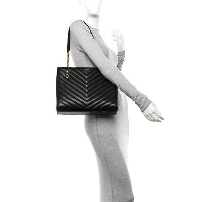 Saint Laurent Grain de Poudre Matelasse Chevron Medium Tribeca Shopping Bag Black 2 of 14