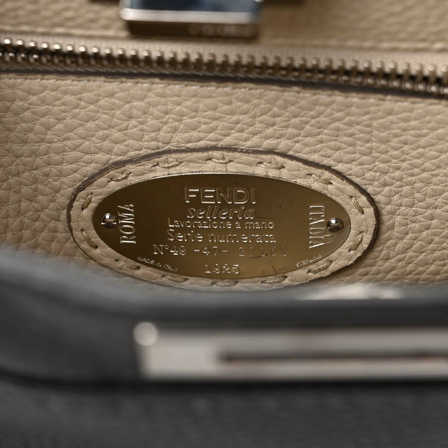 Cuoio Romano Selleria Bi-Color Medium Peekaboo Iconic Satchel Asfalto Latte