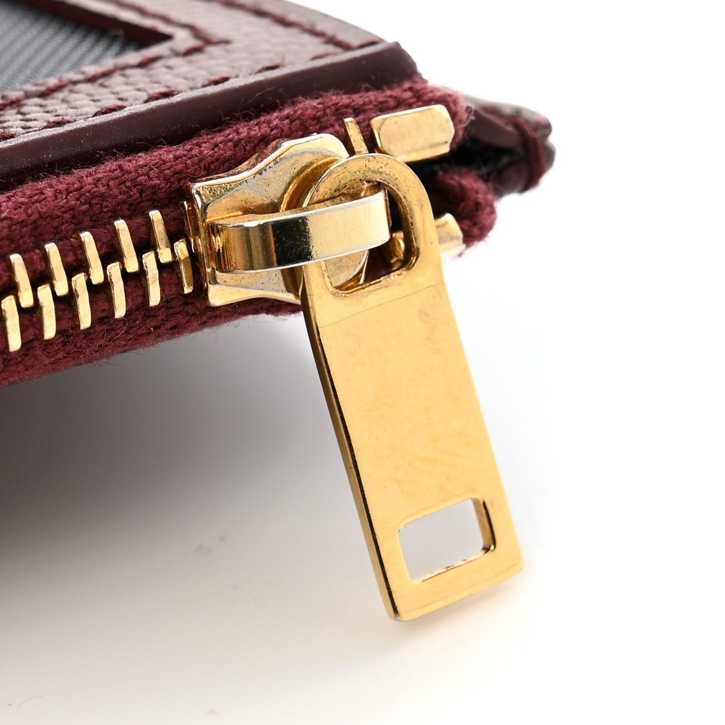 Grain De Poudre Matelasse Chevron Monogram Zipped Card Case Rouge Eros