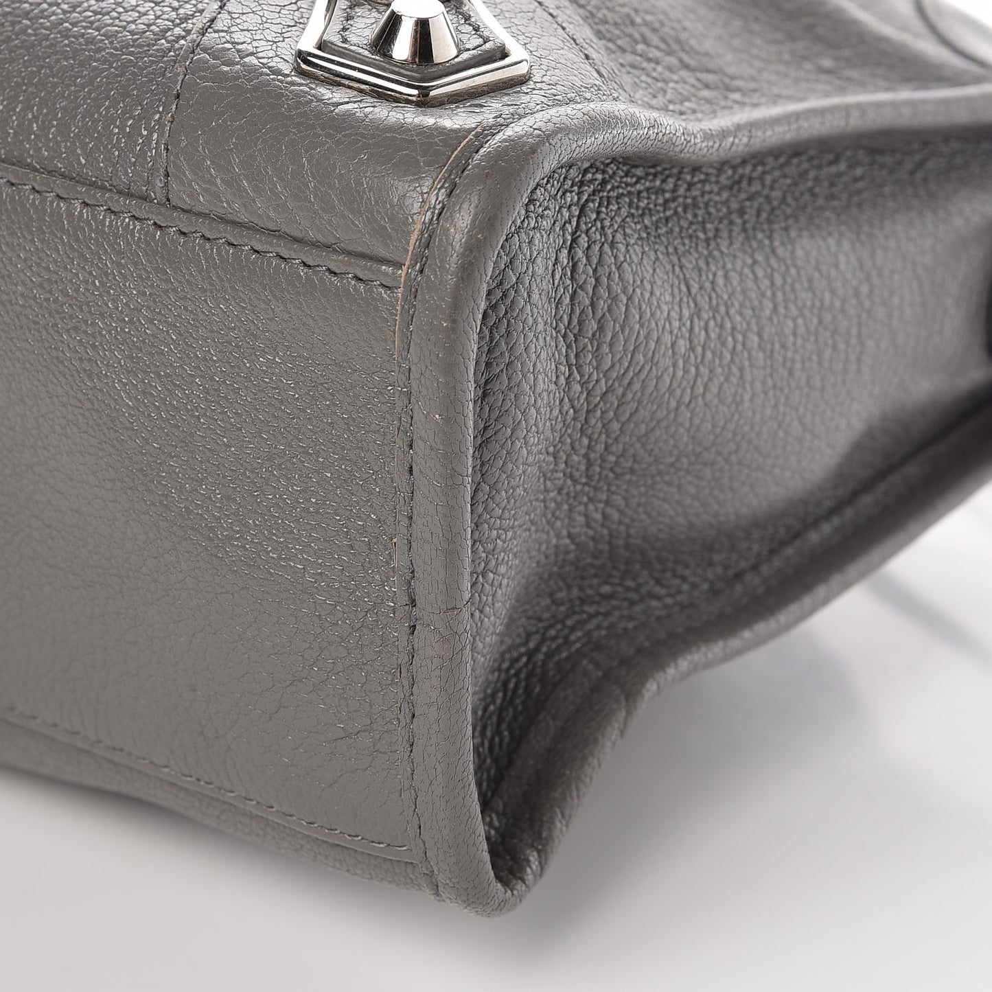 Chevre Silver Metallic Edge Hardware S City Gris Acier
