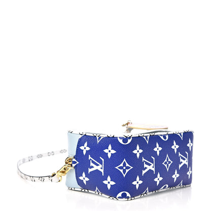 Louis Vuitton Monogram Giant Hawaii Beach Pouch Blue 4 of 10