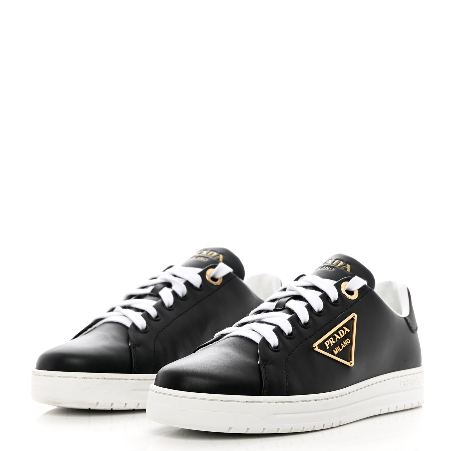 Vitello Soft Metal Triangle Logo Womens Edge Low Top 30mm Sneakers 39 Black White