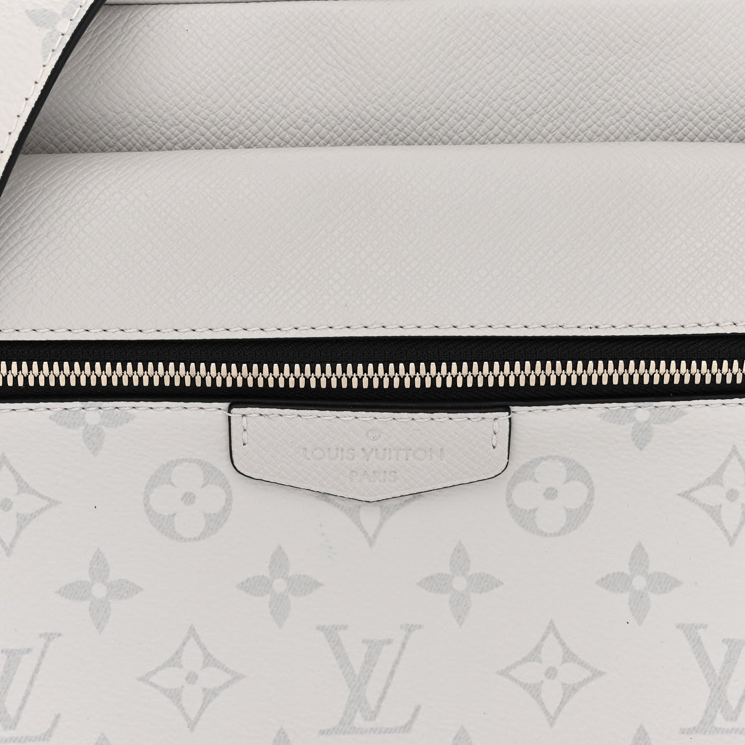 Louis Vuitton Taigarama Outdoor Messenger Antartica 8 of 14