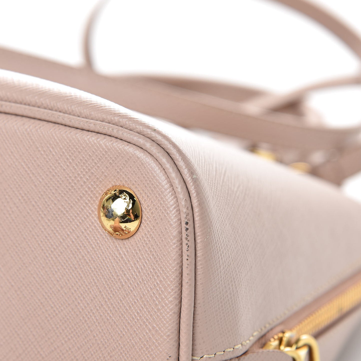 Saffiano Lux Medium Promenade Tote Cammeo