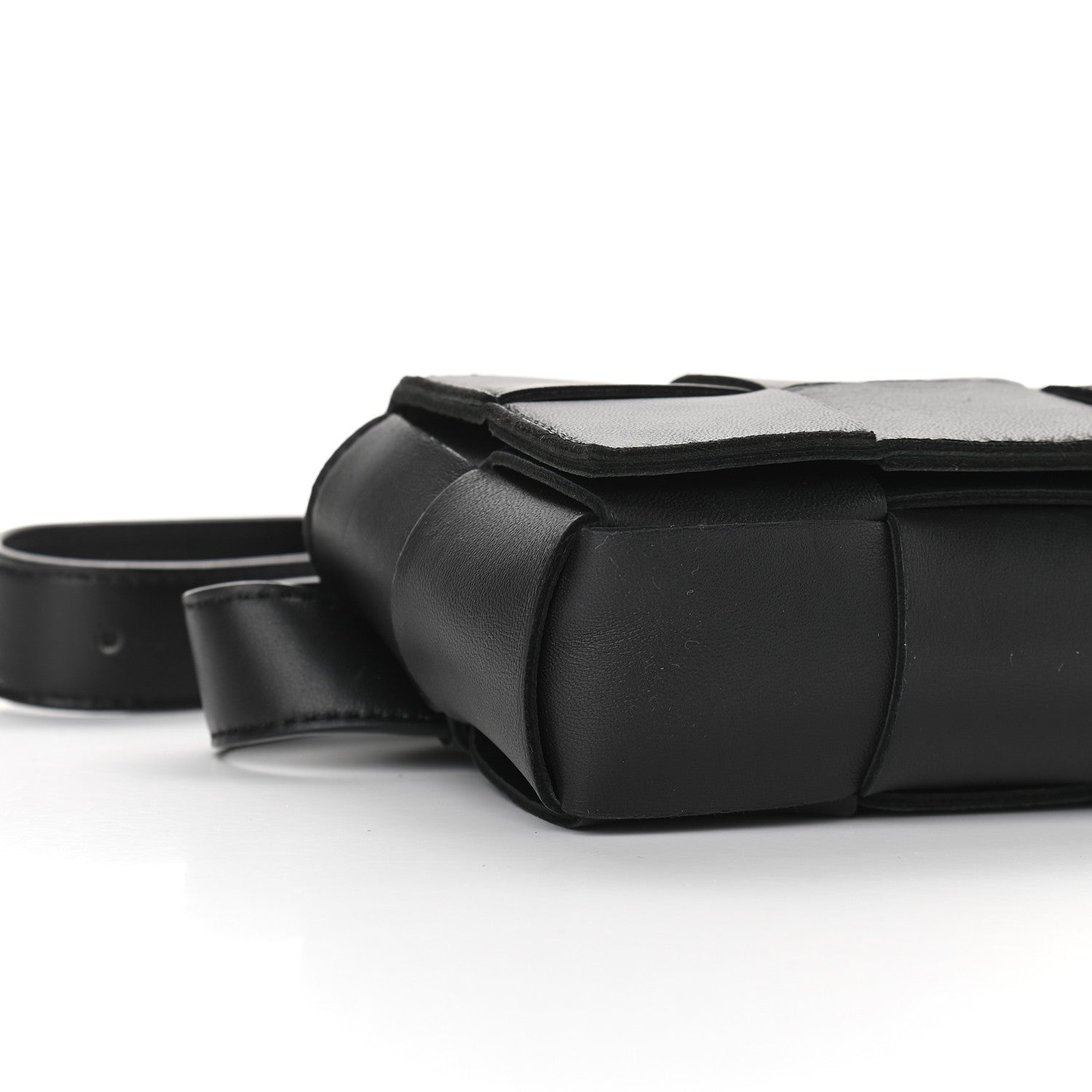 Bottega Veneta Nappa Maxi Intreccio The Belt Cassette Bag Black 7 of 8