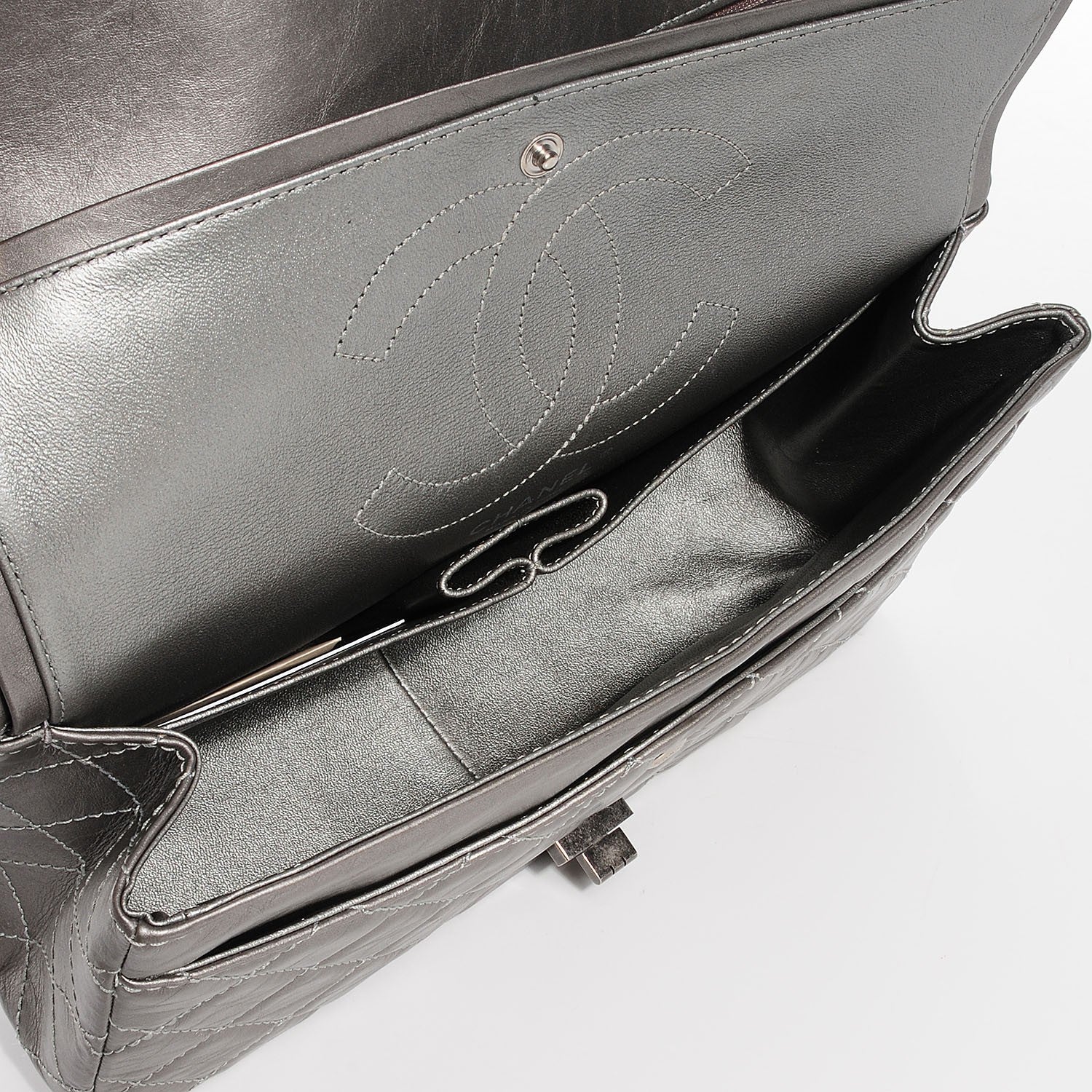 Chanel Metallic Calfskin 2.55 Reissue 226 Flap Grey 4 of 7