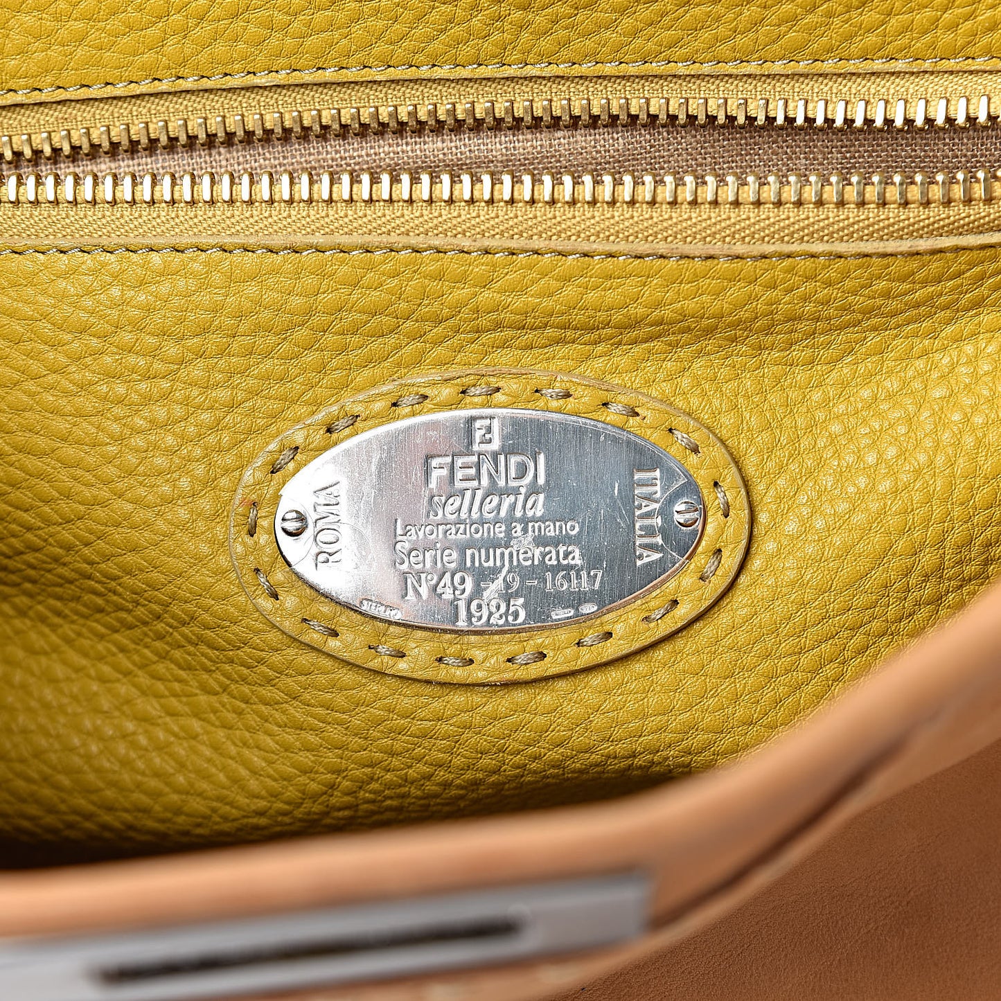 Vitello Saddle Cuoio Romano Selleria Large Peekaboo Iconic Satchel Saddle Ocra Moro