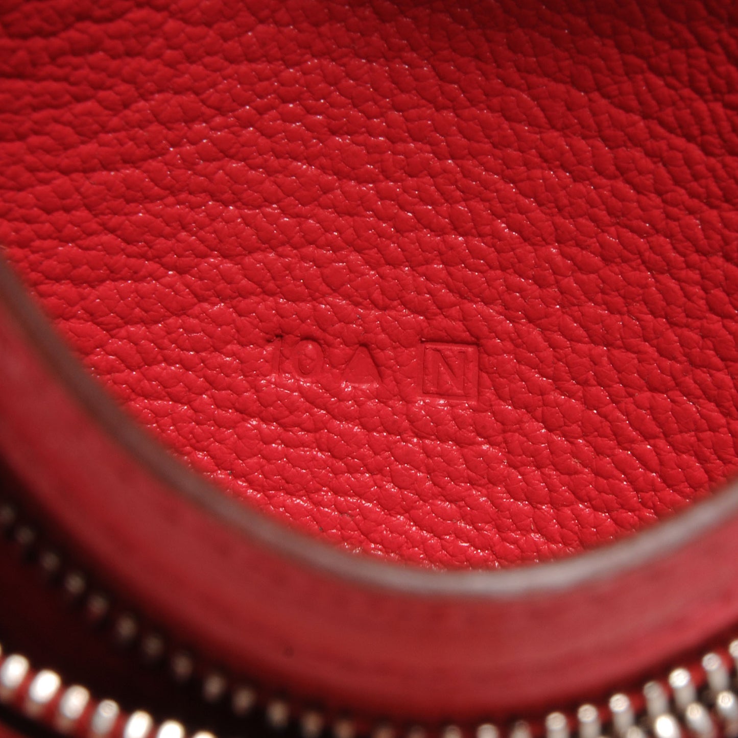 Chevre Mysore Bi-Color Compact Bearn Wallet Etoupe Bougainvillea