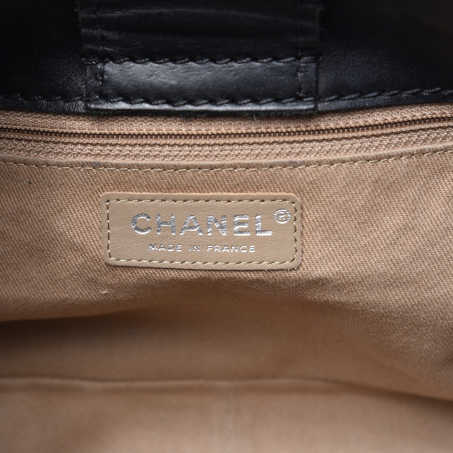 Calfskin Stitched Small Highlander Messenger Black
