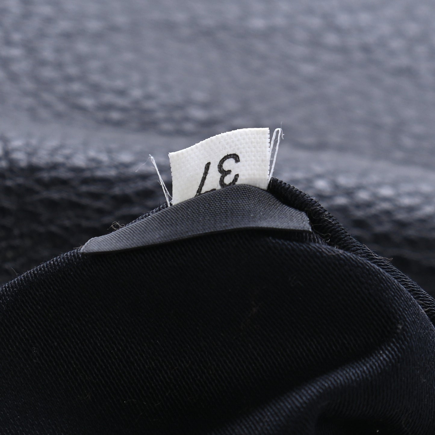 Vitello Daino Shoulder Bag Black