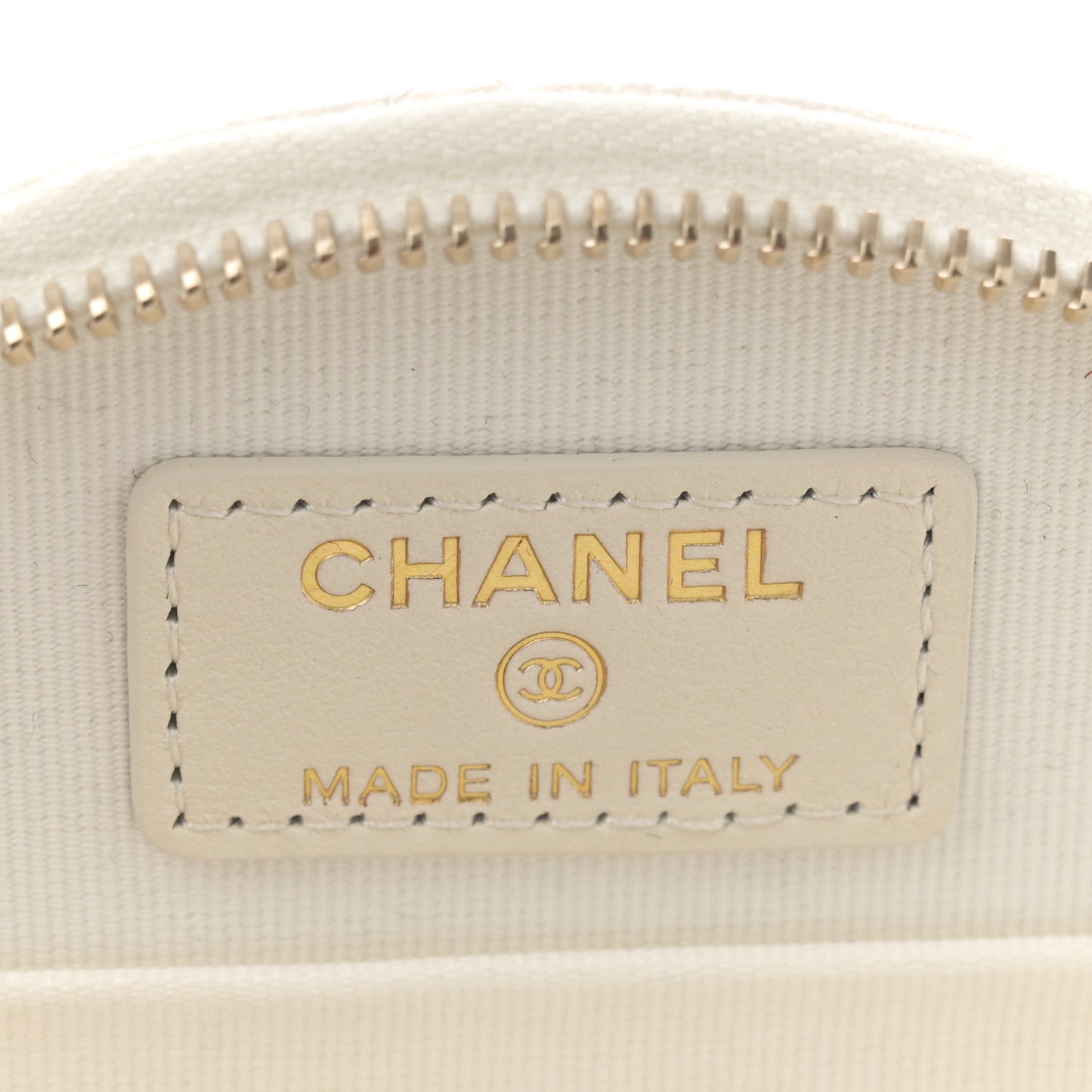 Caviar Quilted Round Handle With Care Vanity With Chain White
