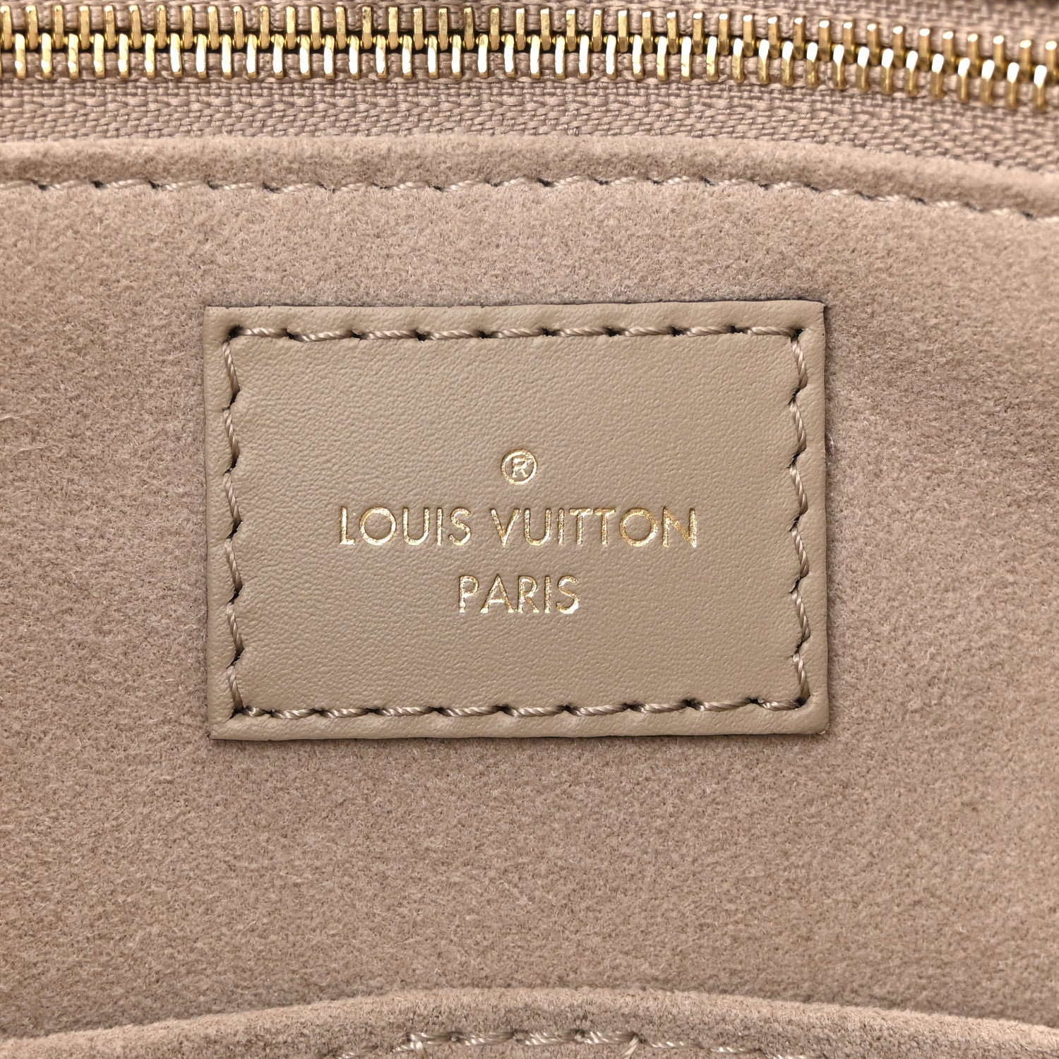 Louis Vuitton Empreinte Monogram Giant Onthego MM Tourterelle 6 of 11