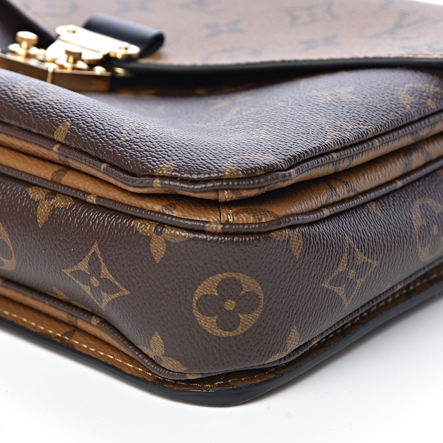 Reverse Monogram Pochette Metis