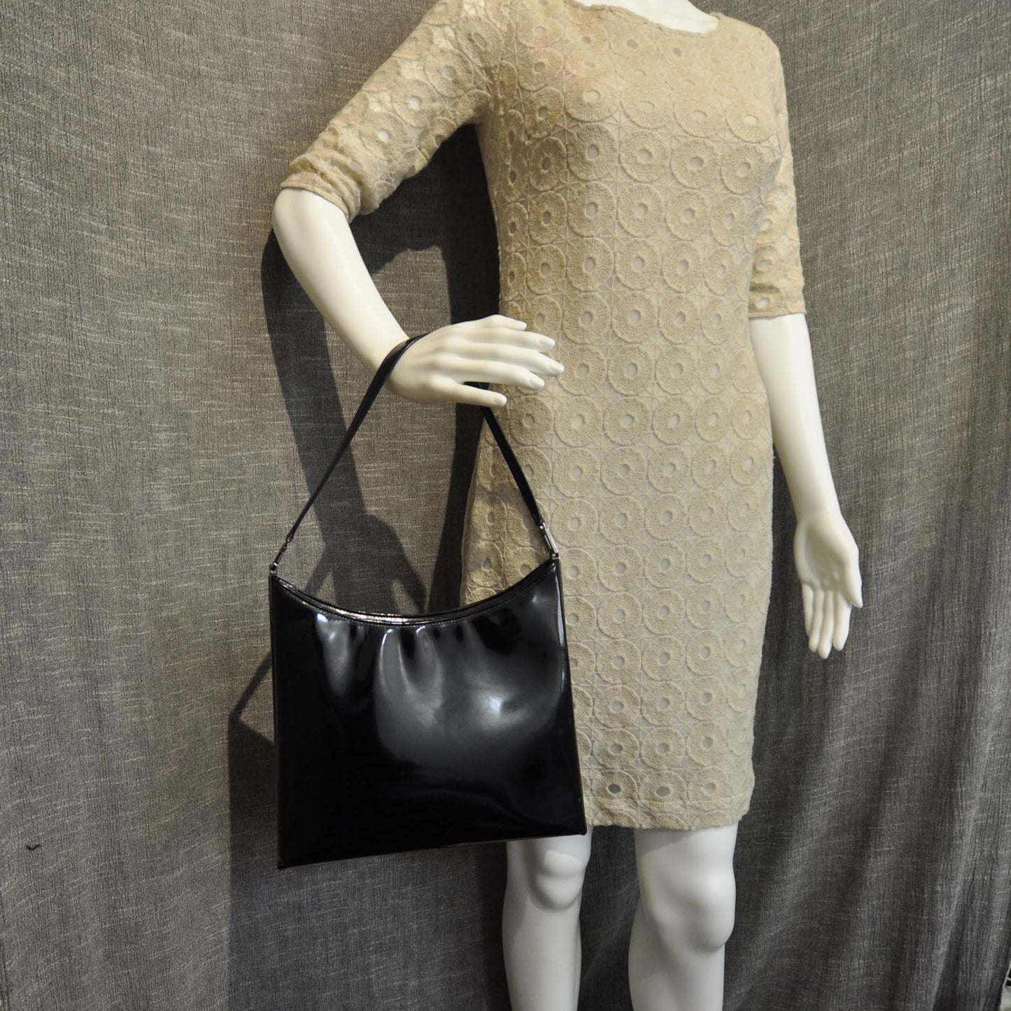 SALVATOREFERRAGAMOPatentLeatherBoxShoulderBagBlack