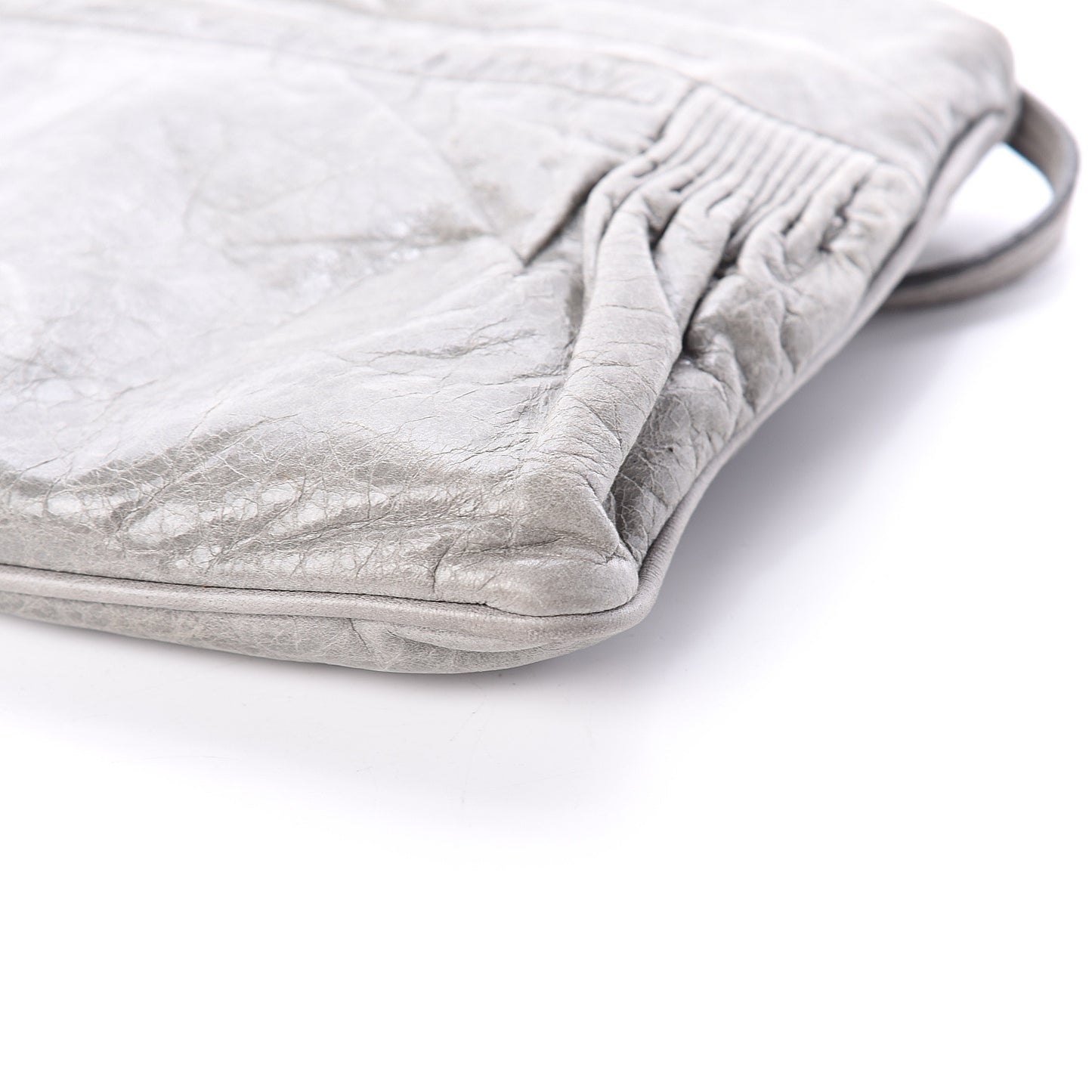 Vitello Shine Wristlet Nube