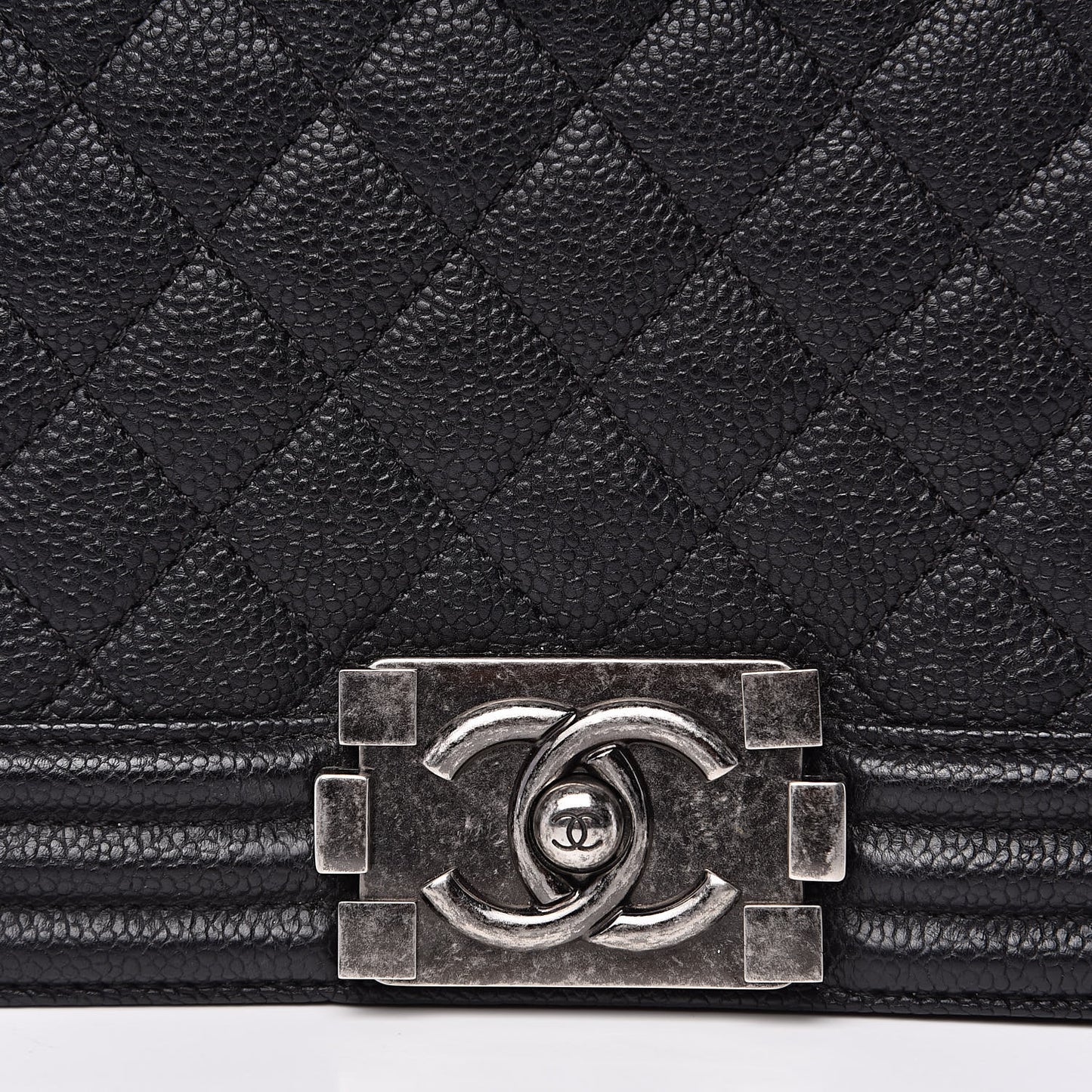 Caviar Quilted Medium Boy Flap Black