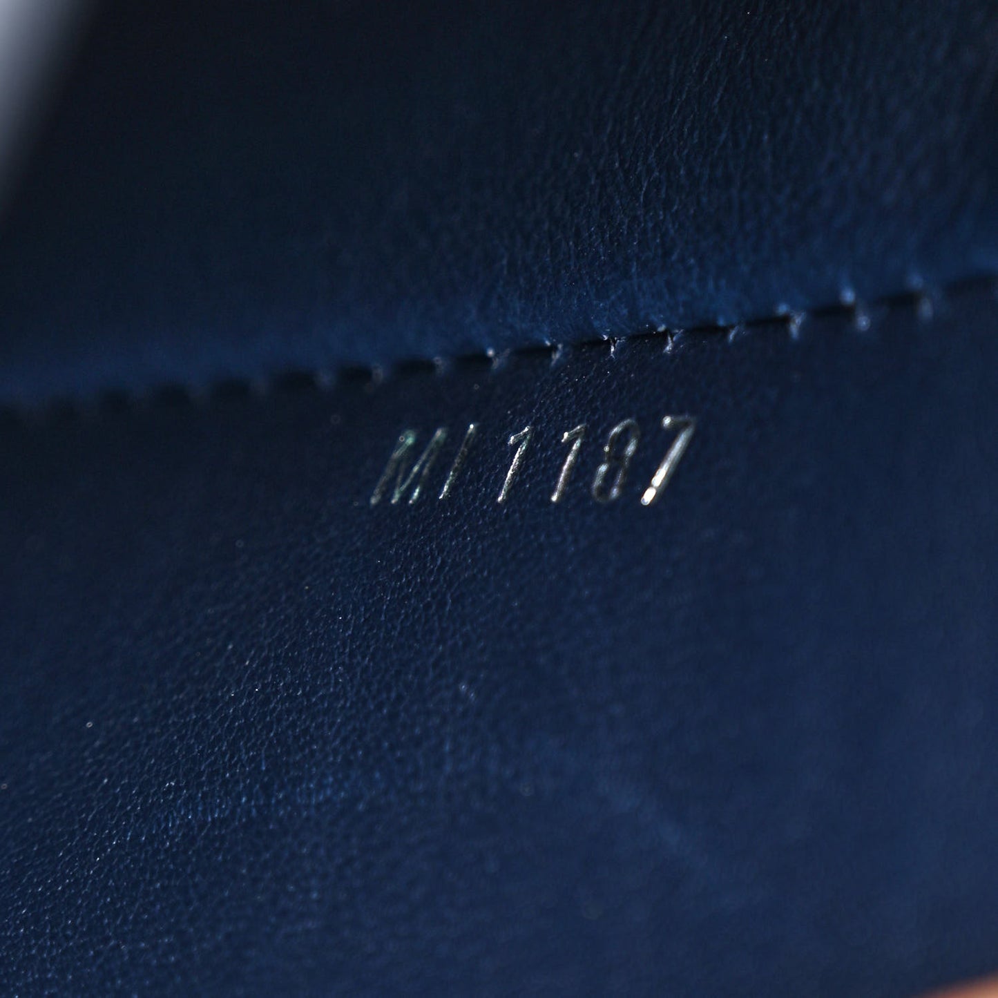 Grained Calfskin Vivienne NM Blue Marine
