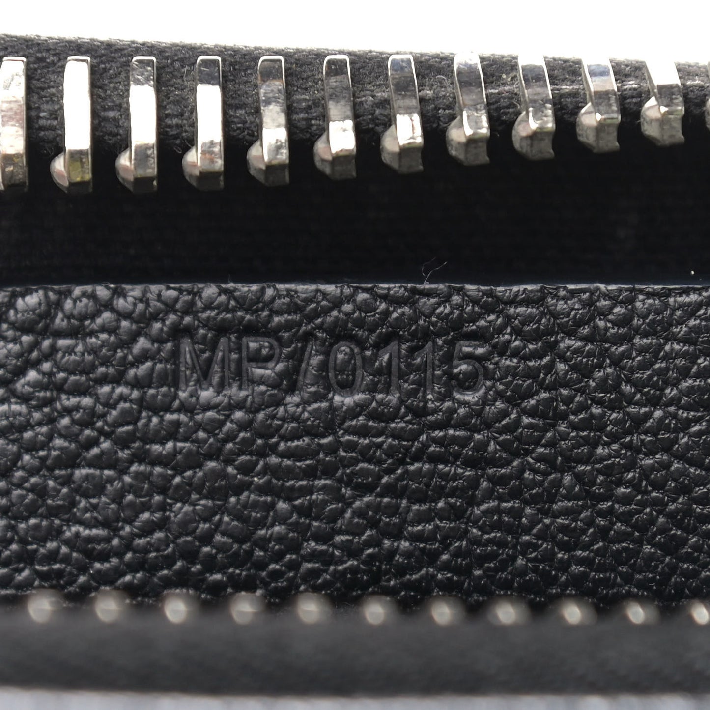 Sugar Goatskin Medium Antigona Black