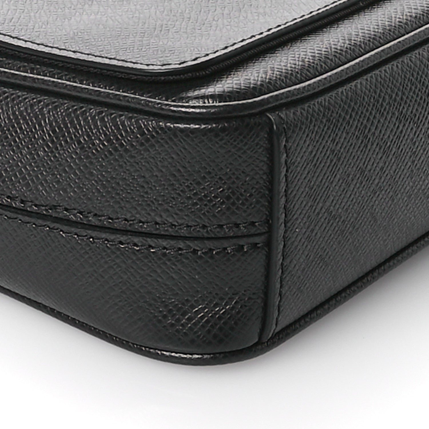 Louis Vuitton Taiga District PM Black 8 of 10