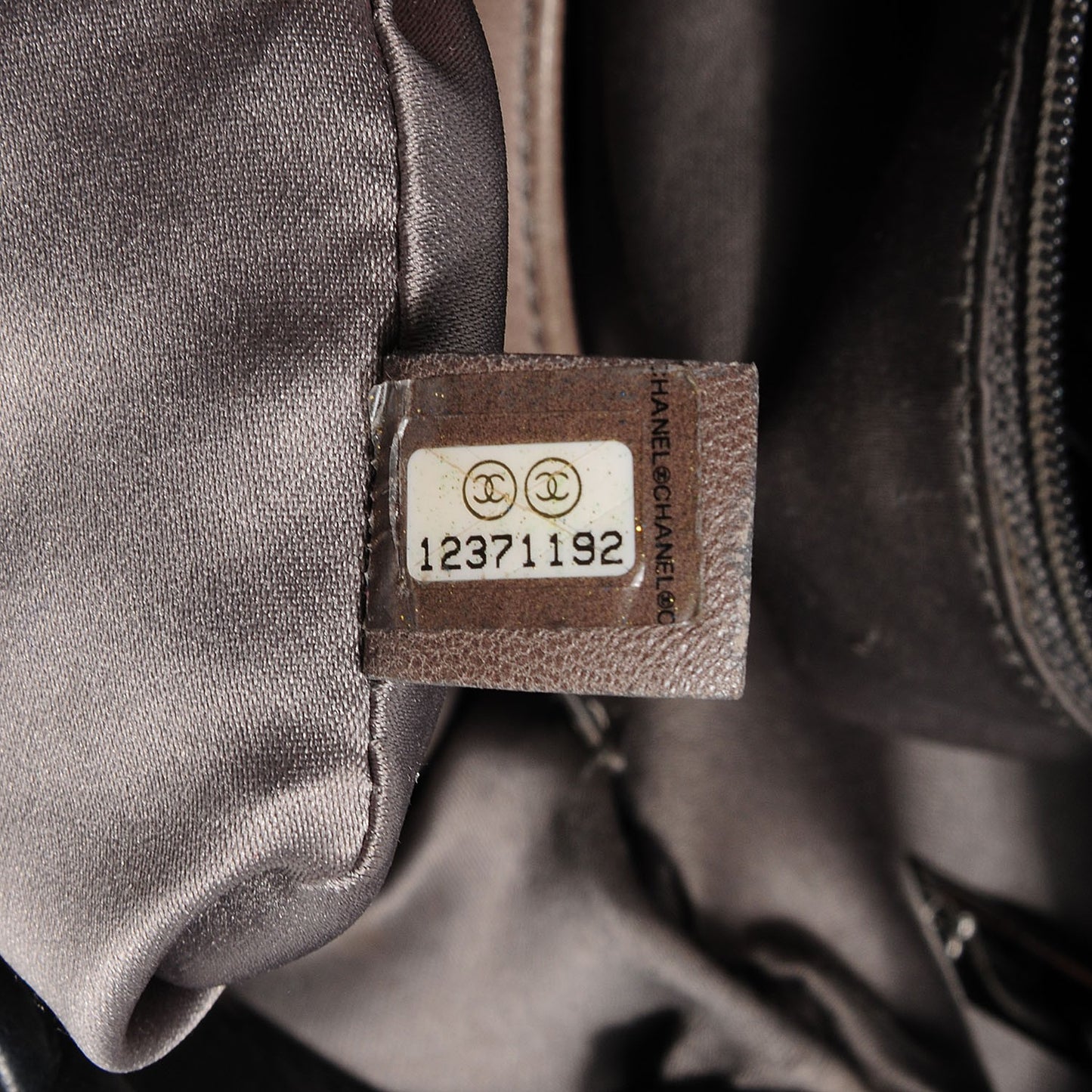 Calfskin Bubble Quilt Hobo Black