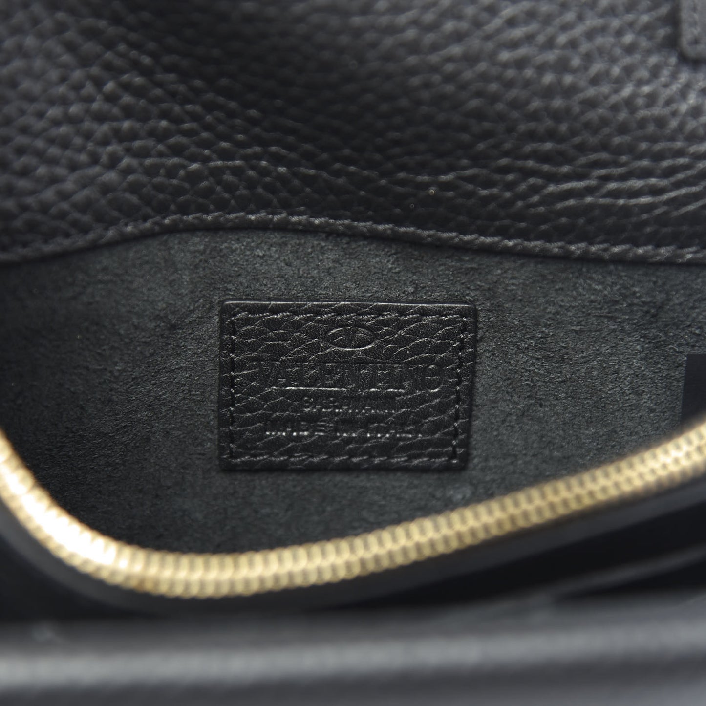 Pebbled Calfskin Rockstud Wallet on Chain Black