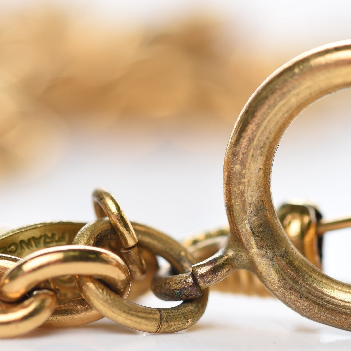 Loupe Magnifying Glass Necklace Gold