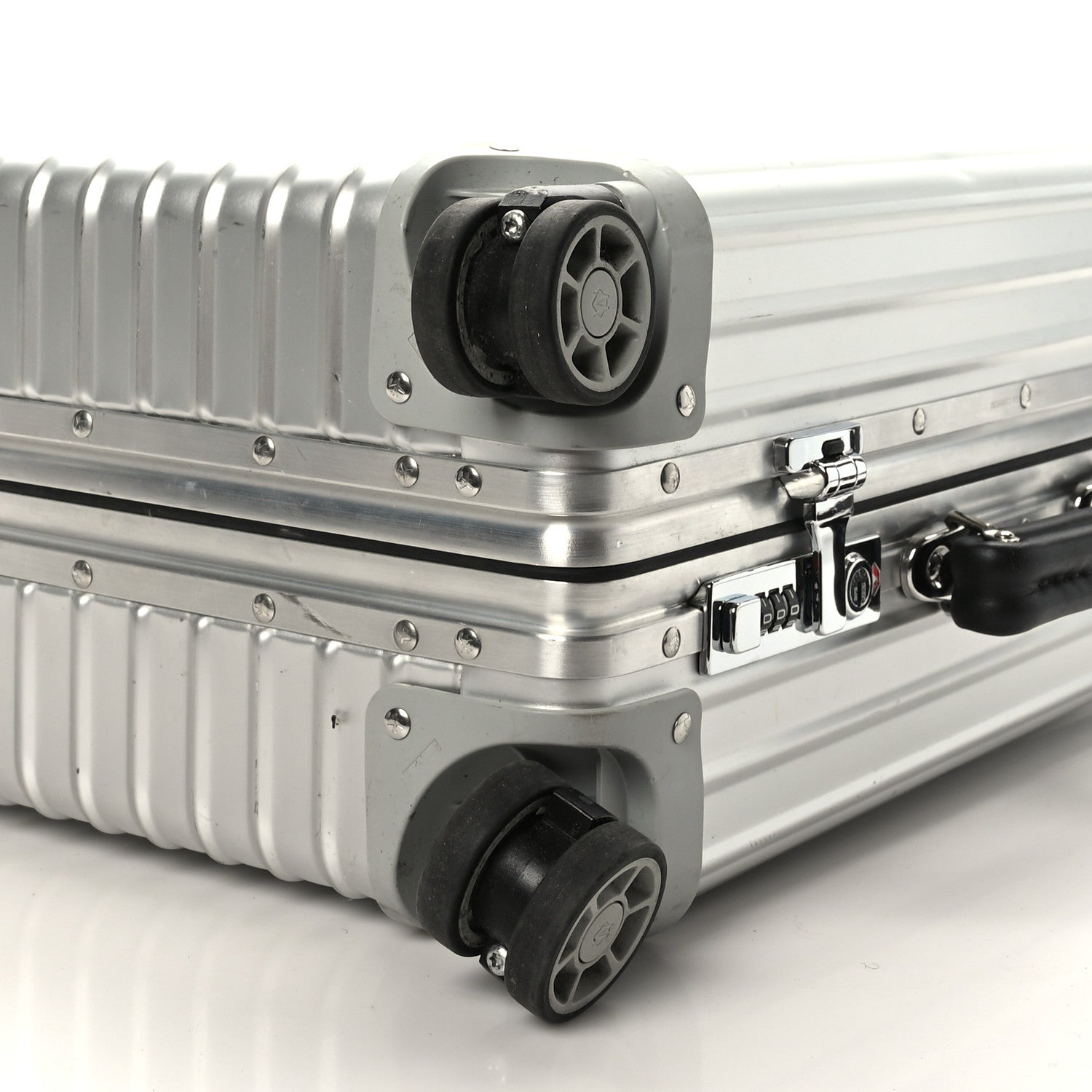 Rimowa Aluminum Classic Cabin Silver 1418212 – FASHIONPHILE