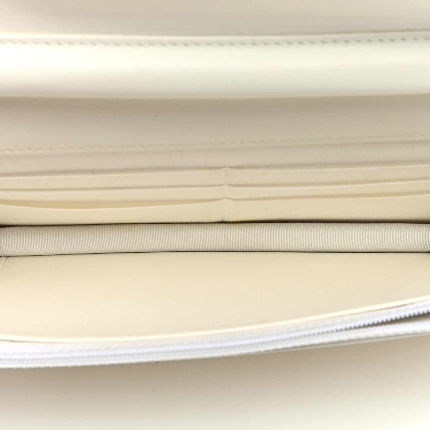 Caviar Quilted Boy Wallet On Chain WOC White