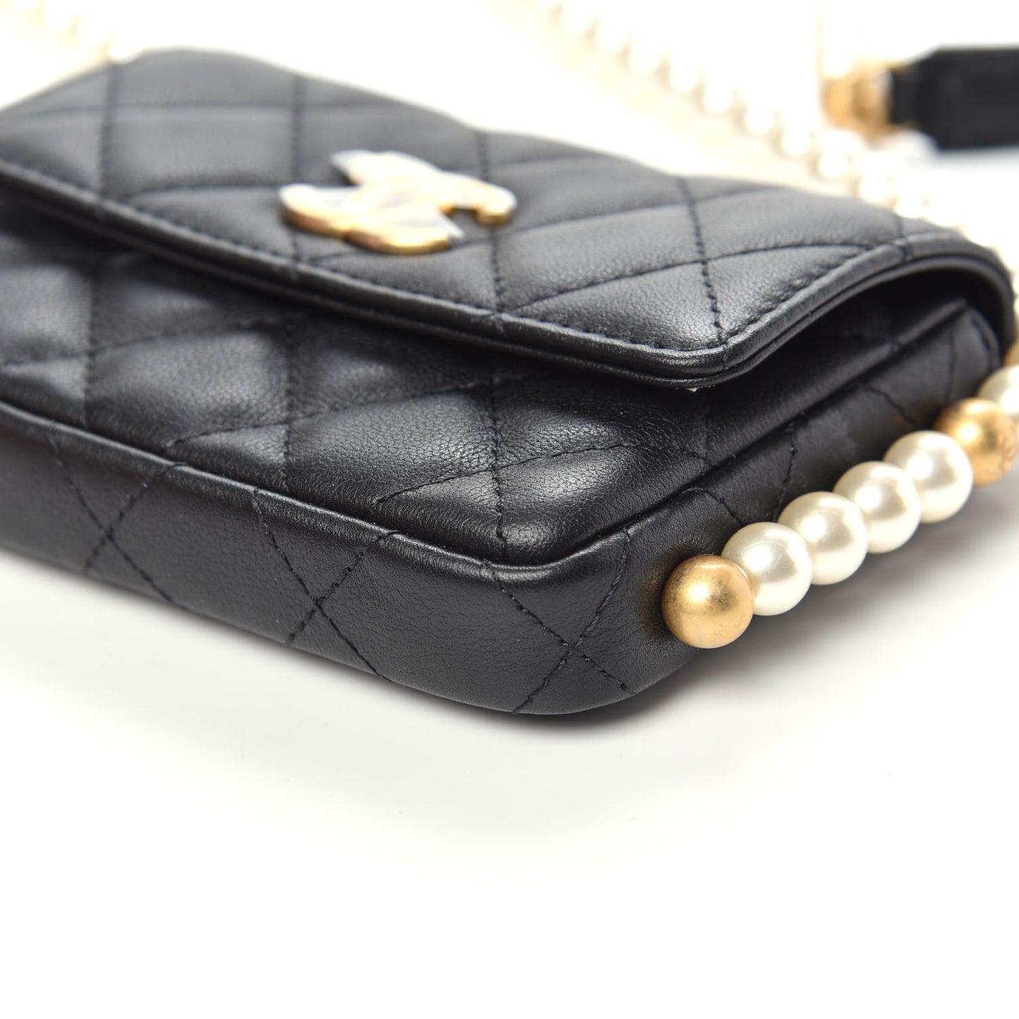 Calfskin Quilted About Pearls Card Holder Flap With Chain Black