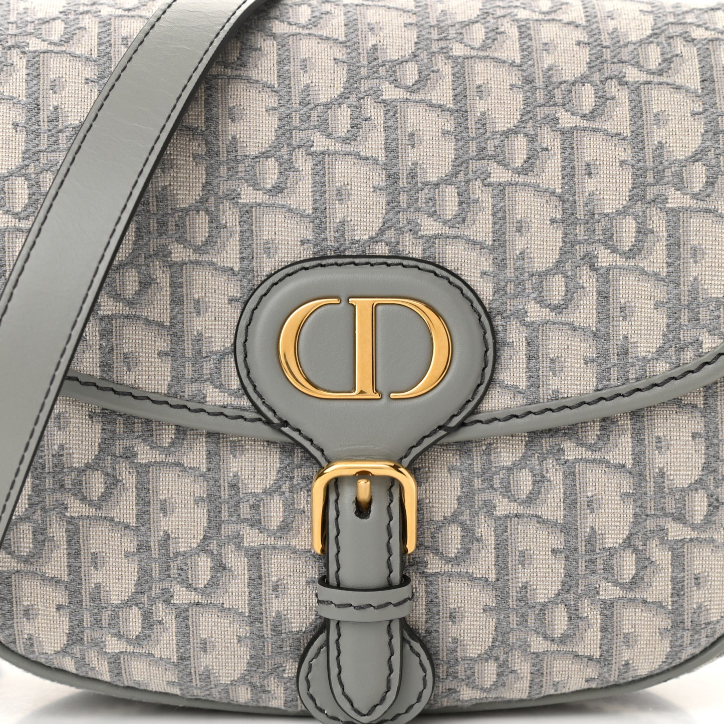 Oblique Medium Bobby Flap Gray