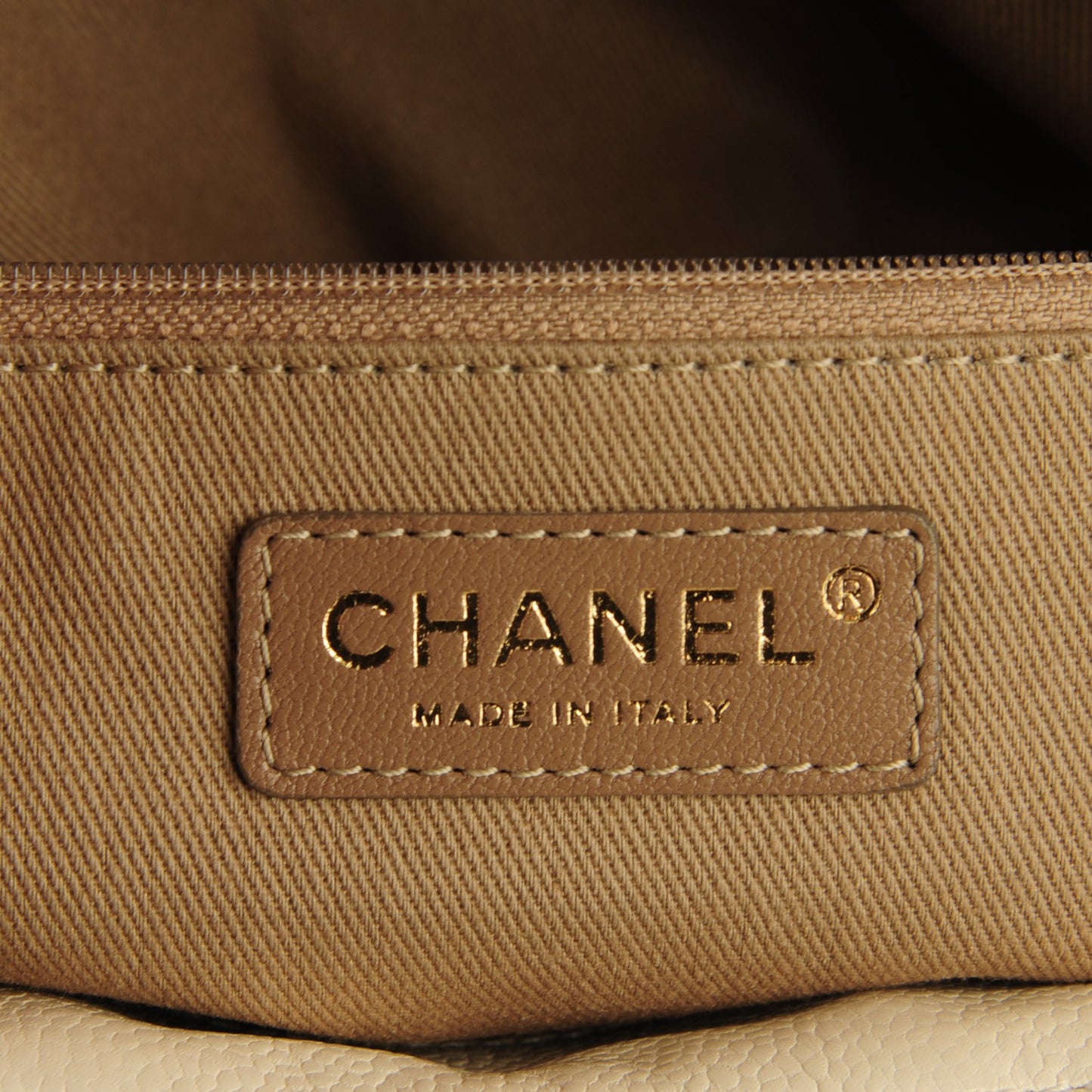 Crumpled Caviar Coco Pleats Messenger Flap Ivory