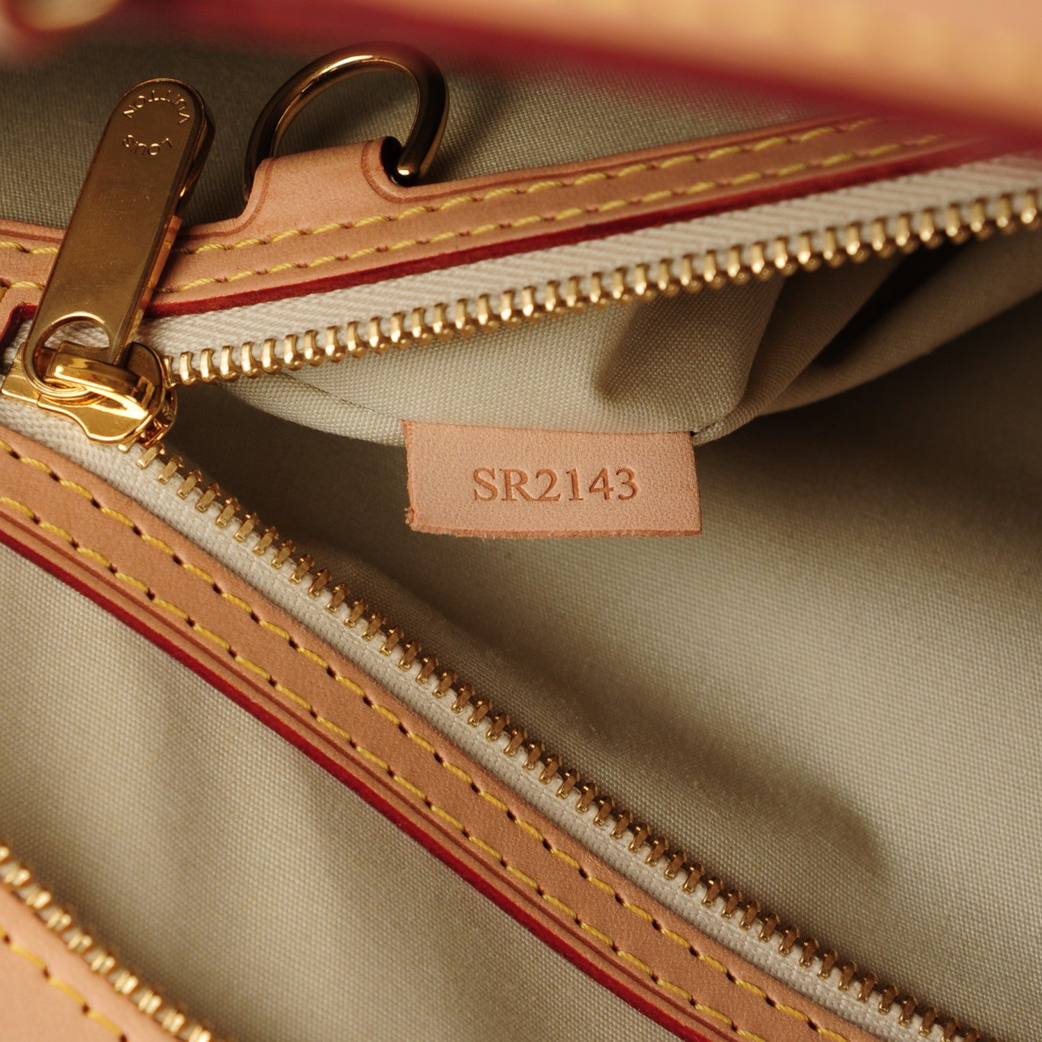 Louis Vuitton Vernis Brea GM Blanc Corail 7 of 8