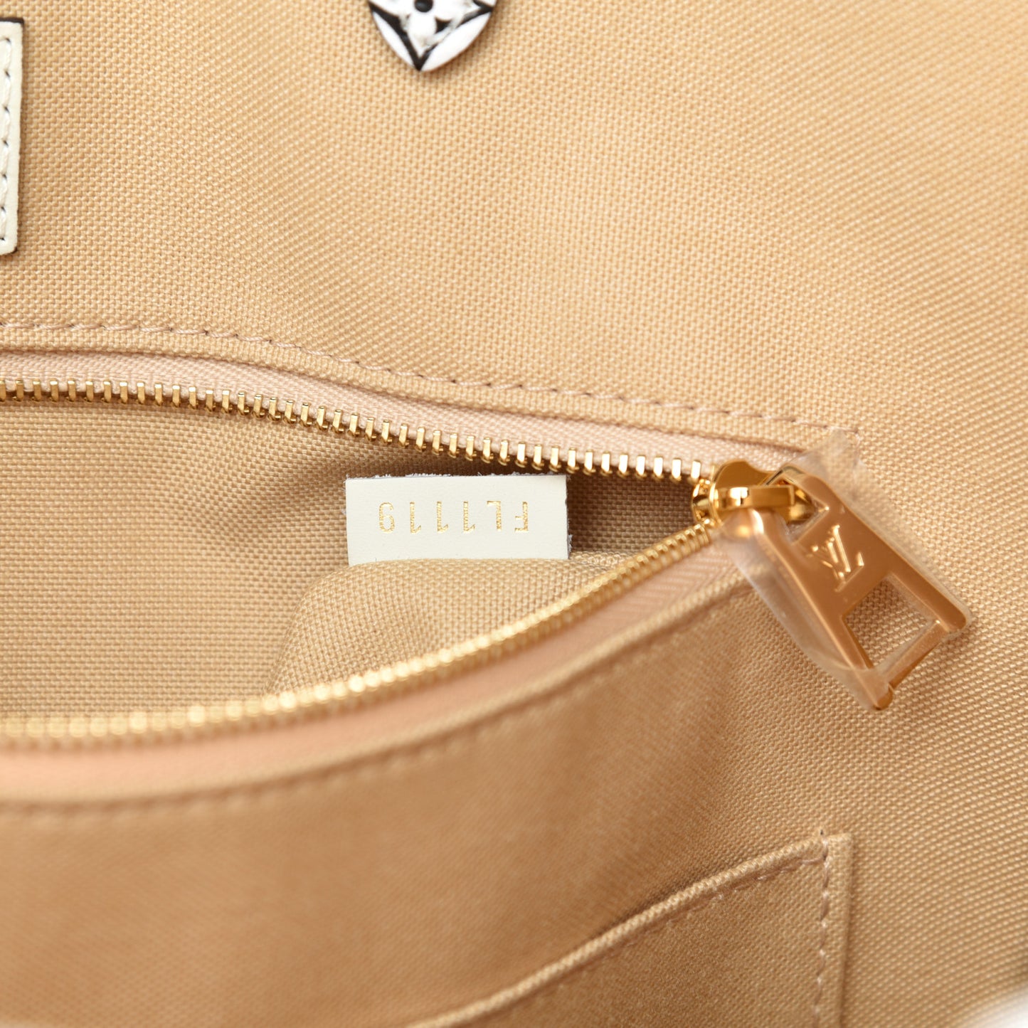 Monogram Giant Onthego GM Kaki Beige
