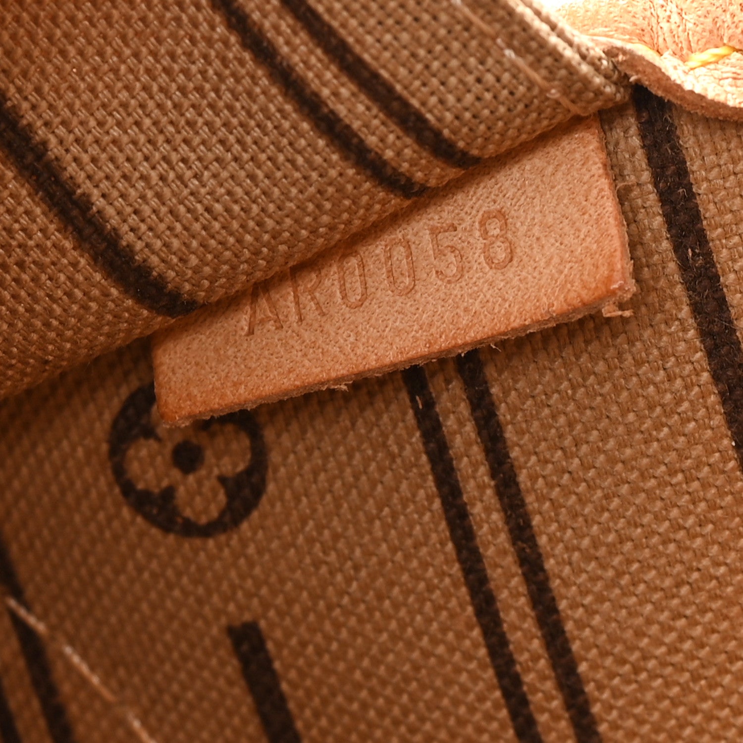 Louis Vuitton Monogram Neverfull MM 7 of 11